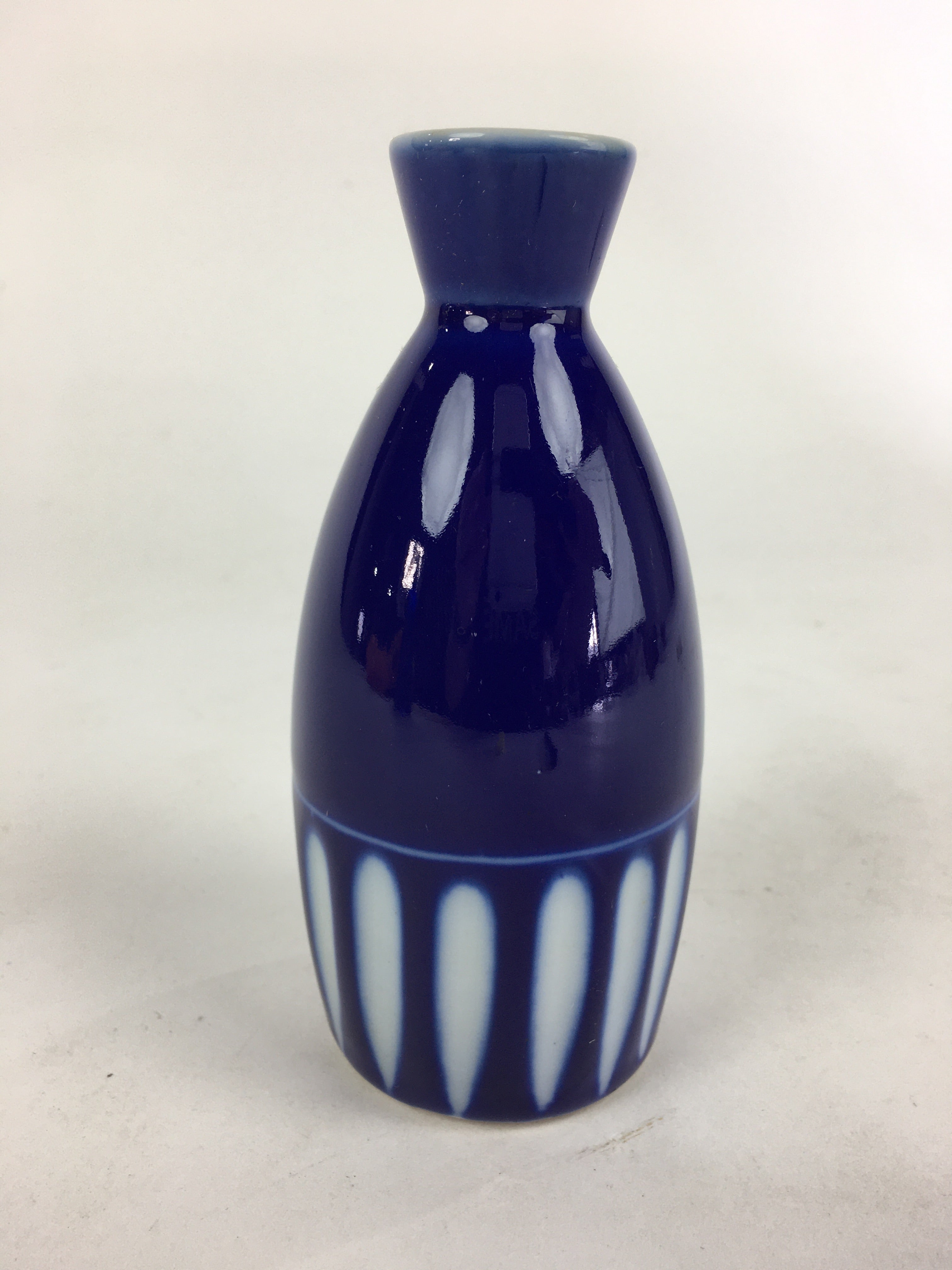 Japanese Porcelain Sake Bottle Vtg Blue White Shinogi Design Tokkuri TS357