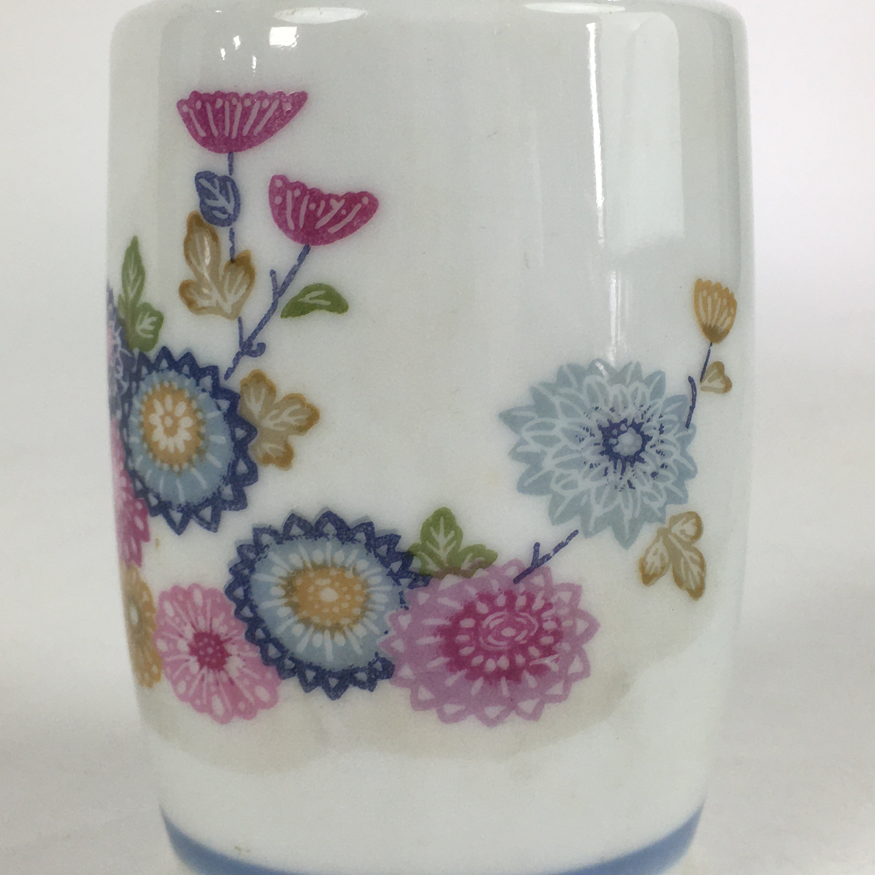Japanese Porcelain Sake Bottle Vtg Chrysanthemum Tokkuri White TS392