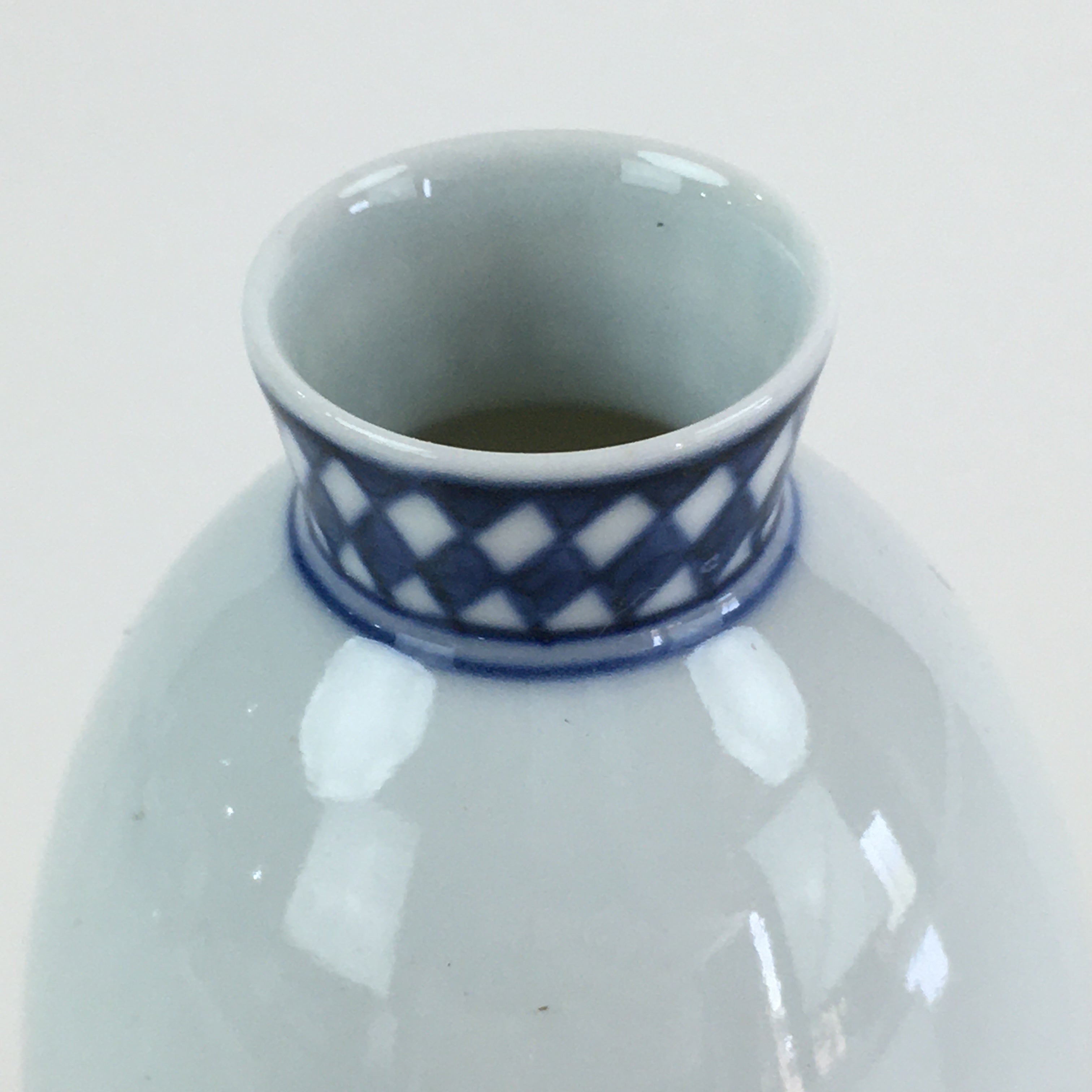 Japanese Porcelain Sake Bottle Vtg Tokkuri White Bottle Red Green Flower TS445