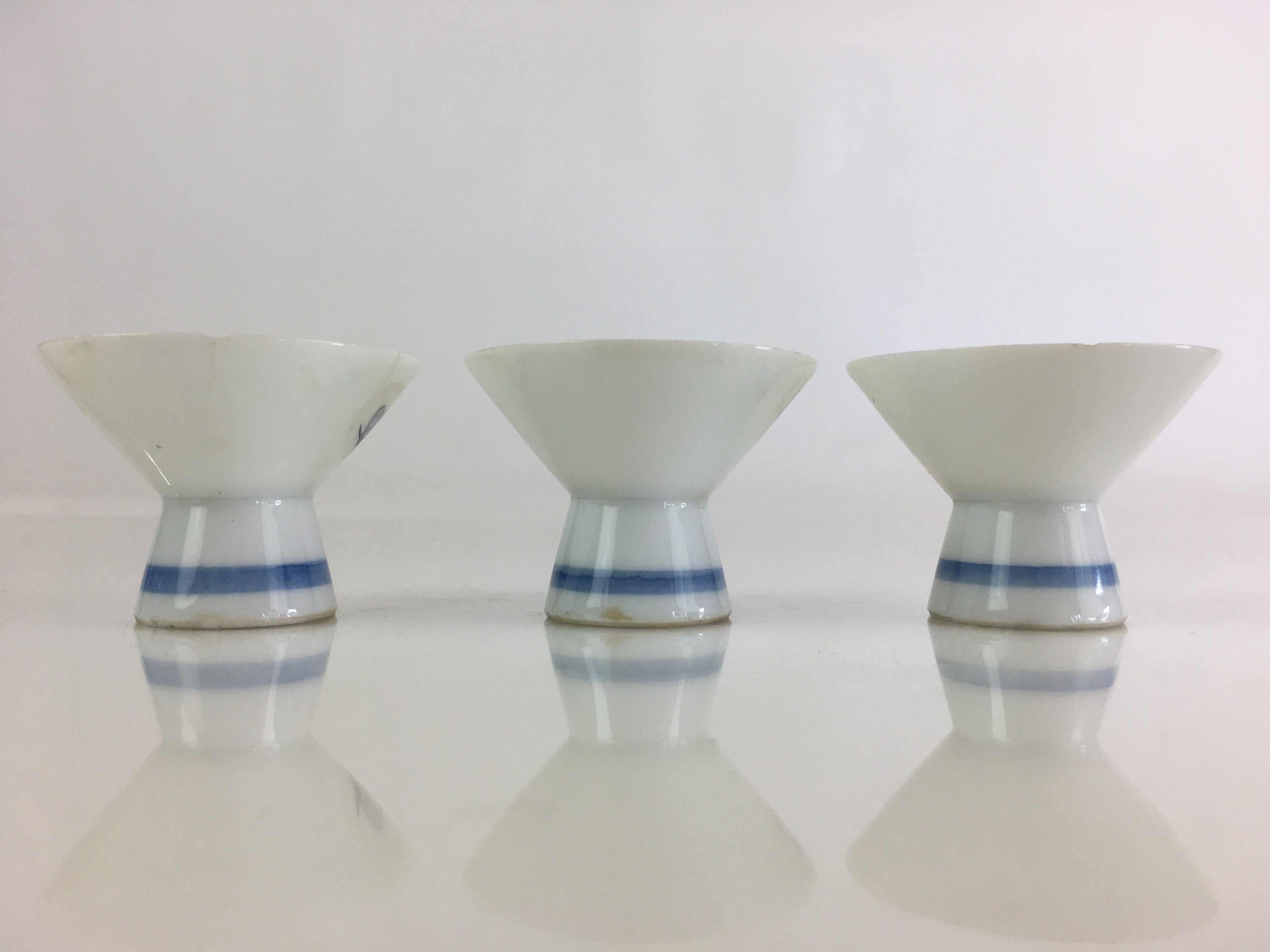 Japanese Porcelain Sake Cup 3pc Set Vtg Sakezuki Ochoko Guinomi PY112