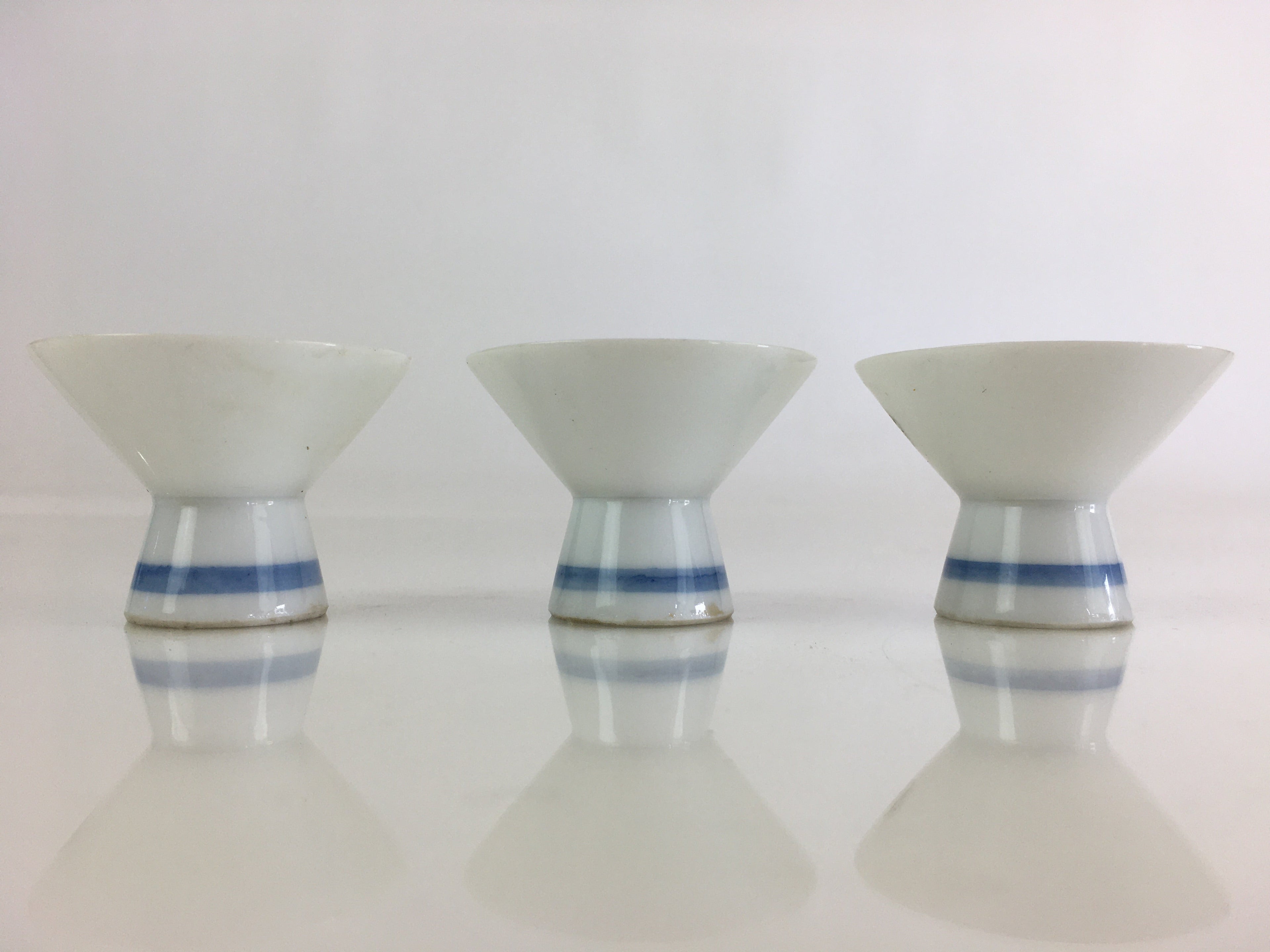 Japanese Porcelain Sake Cup 3pc Set Vtg Sakezuki Ochoko Guinomi PY112