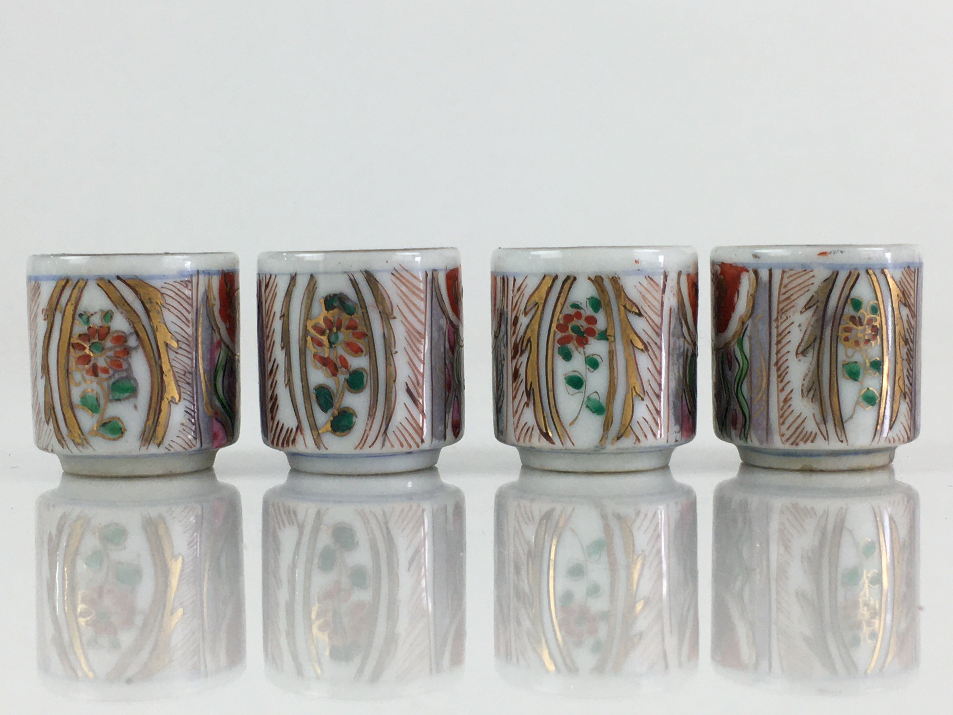 Japanese Porcelain Sake Cup 4pc Set Vtg Sakezuki Ochoko Guinomi PY129
