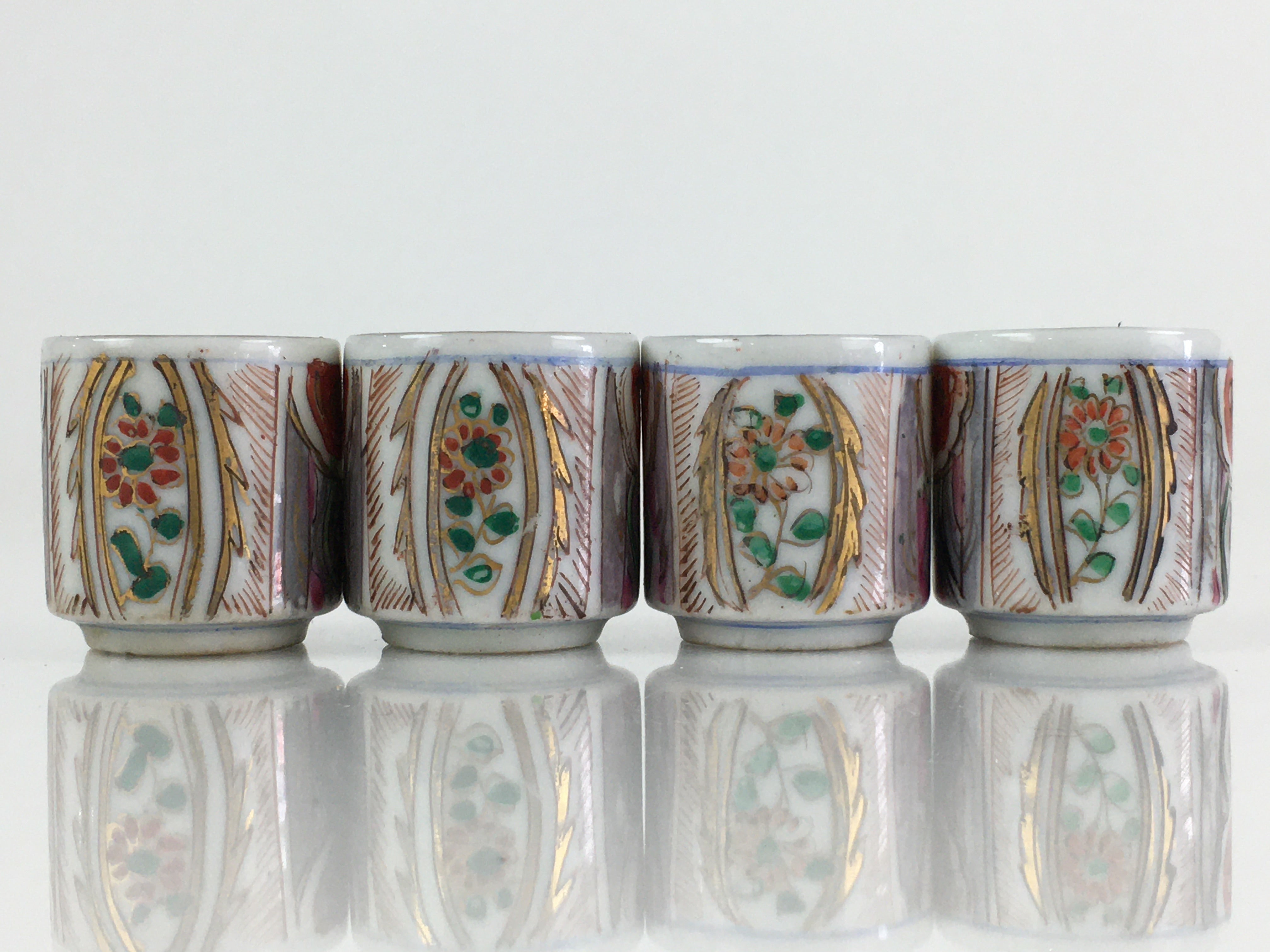 Japanese Porcelain Sake Cup 4pc Set Vtg Sakezuki Ochoko Guinomi PY130