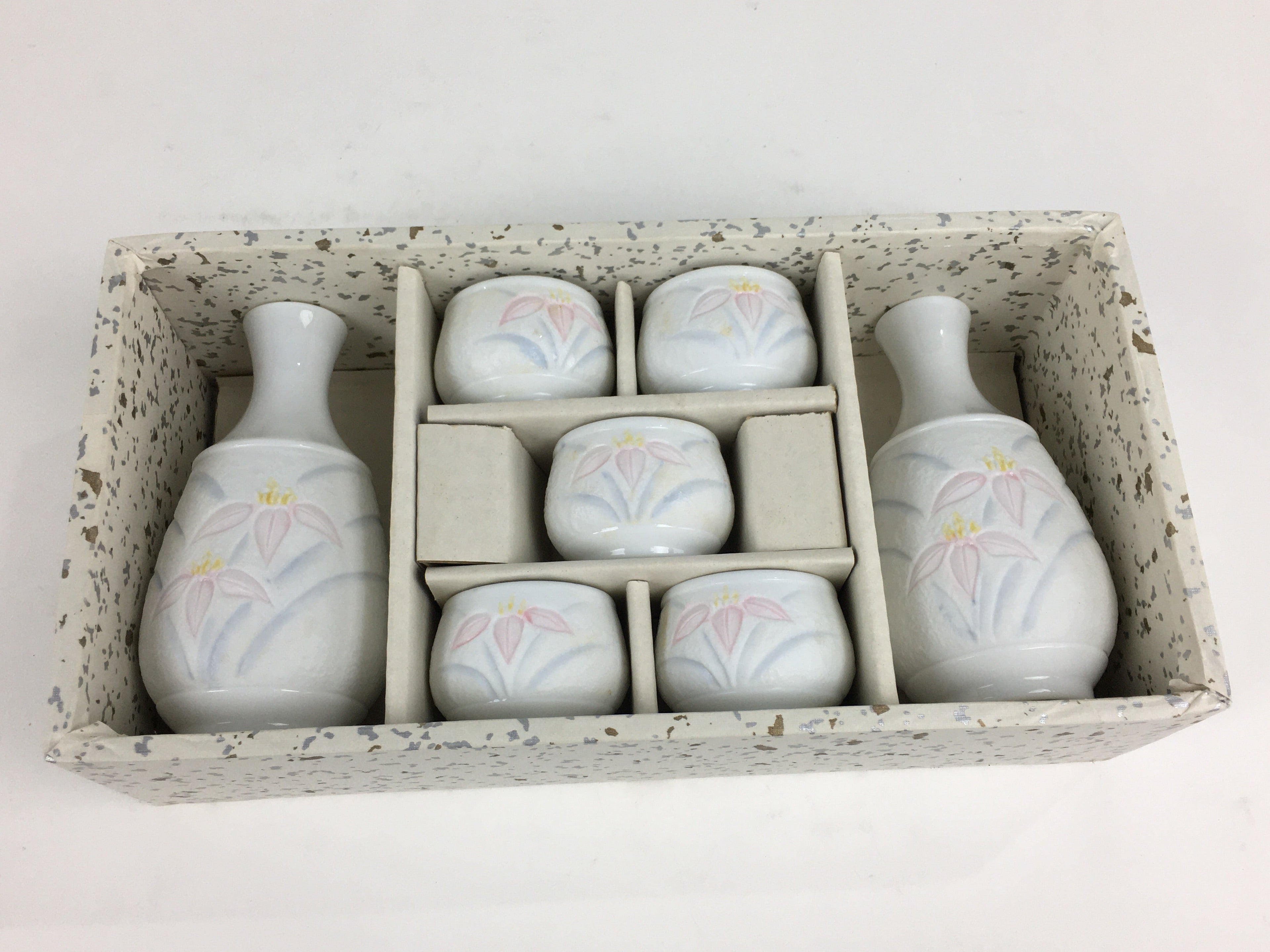 Japanese Porcelain Sake Cup Bottle Set Iris Floral Guinomi Tokkuri White PX589