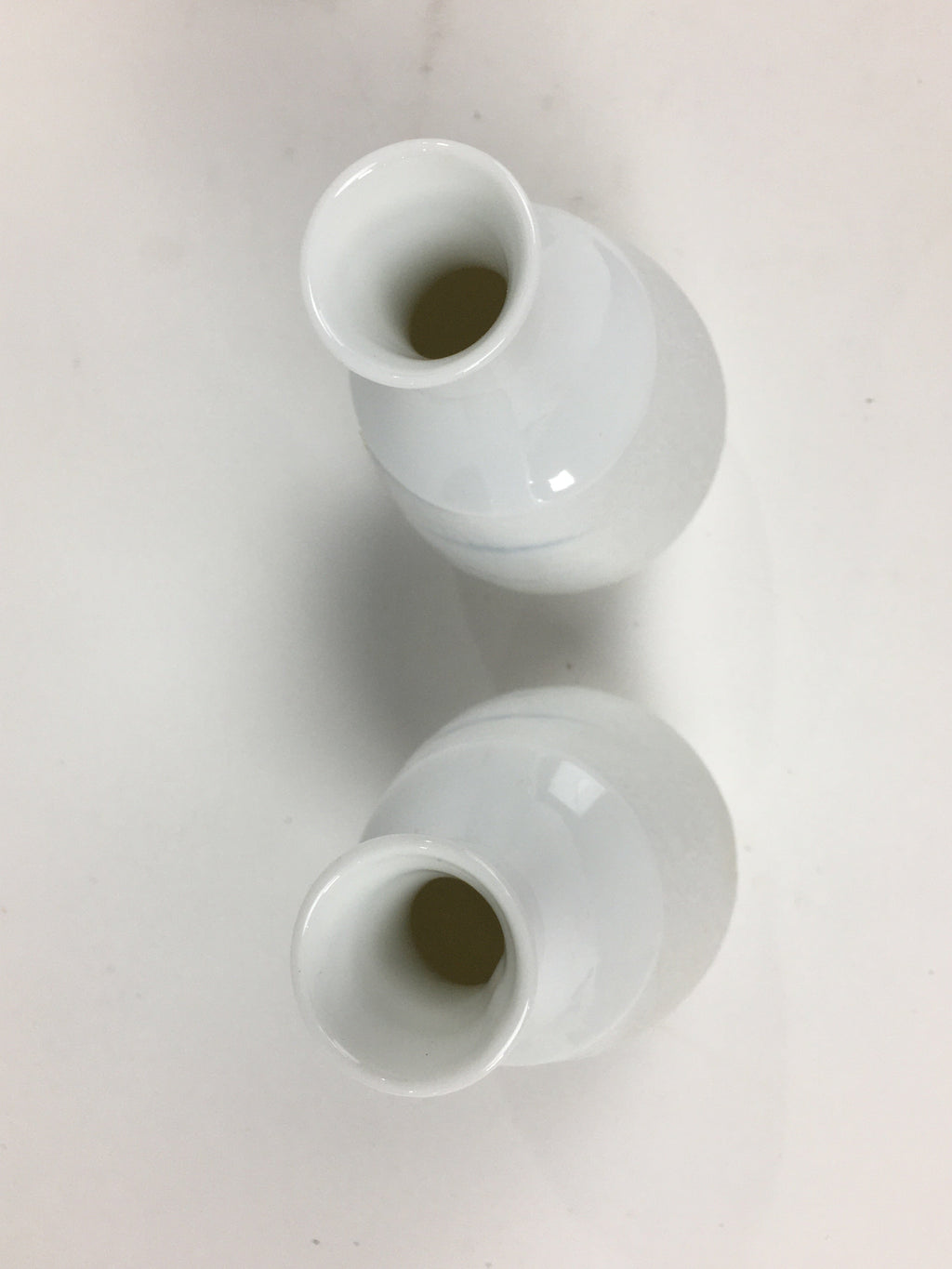 Japanese Porcelain Sake Cup Bottle Set Iris Floral Guinomi Tokkuri White PX589