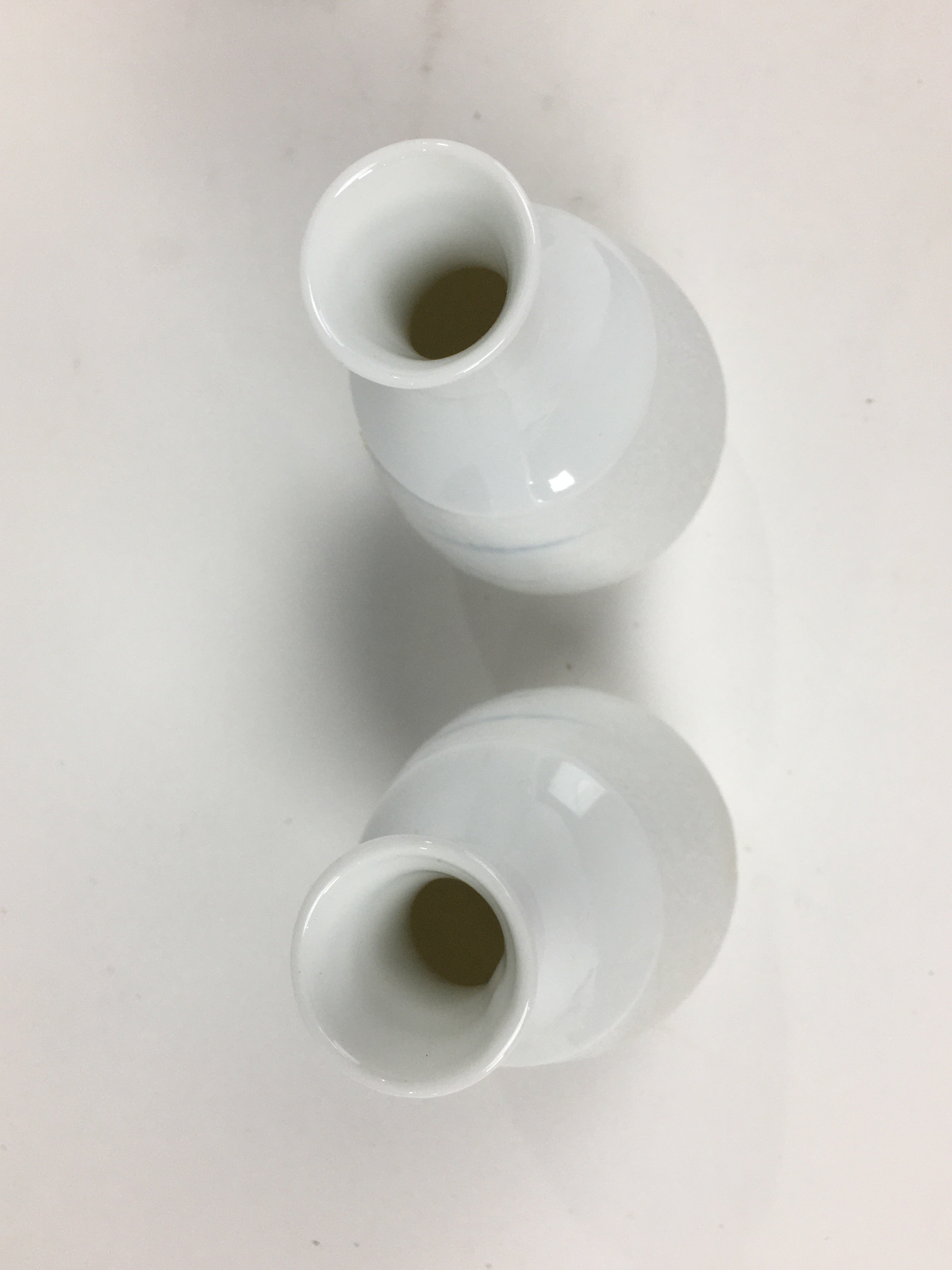 Japanese Porcelain Sake Cup Bottle Set Iris Floral Guinomi Tokkuri White PX589