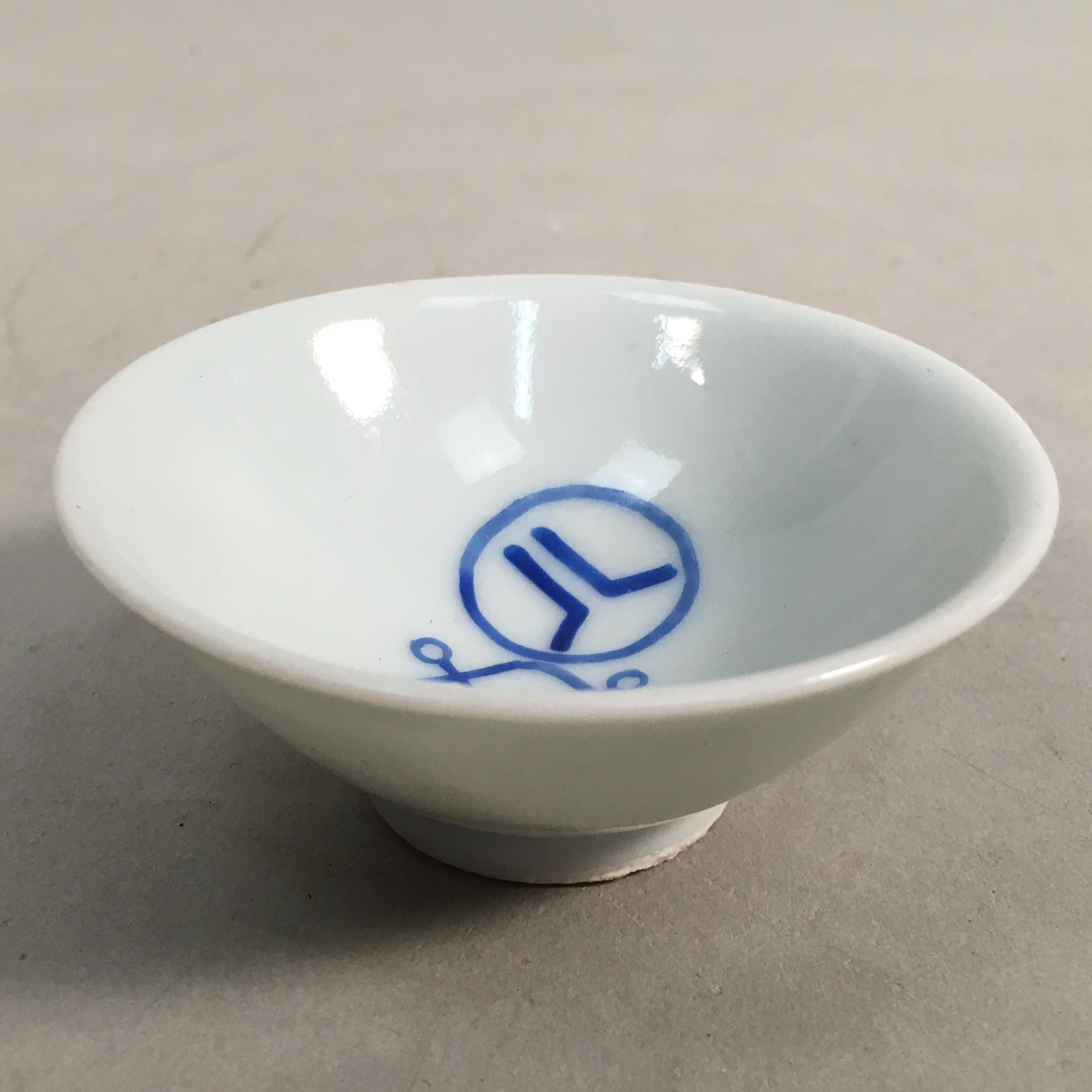 Japanese Porcelain Sake Cup Guinomi Sakazuki Vtg Blue White GU792