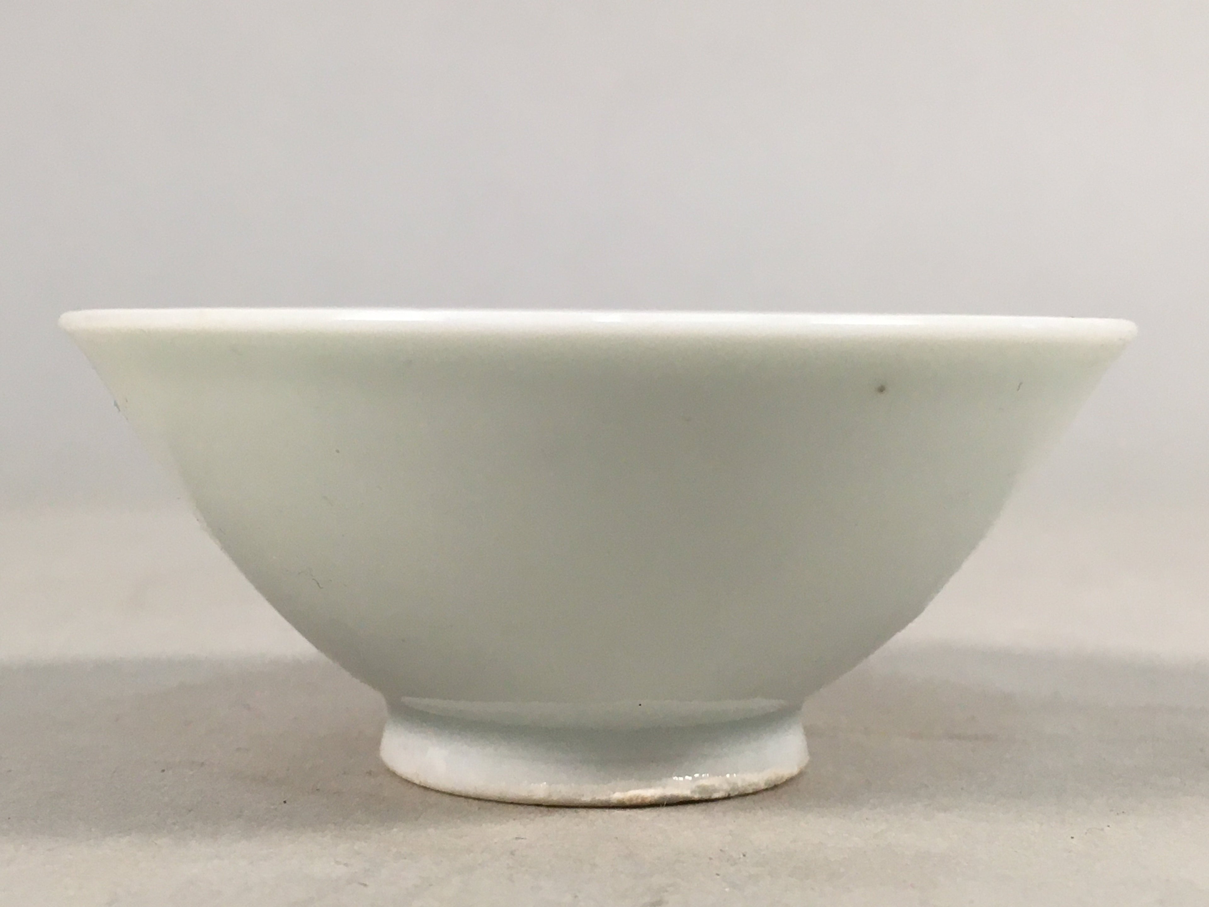 Japanese Porcelain Sake Cup Guinomi Sakazuki Vtg Blue White GU792