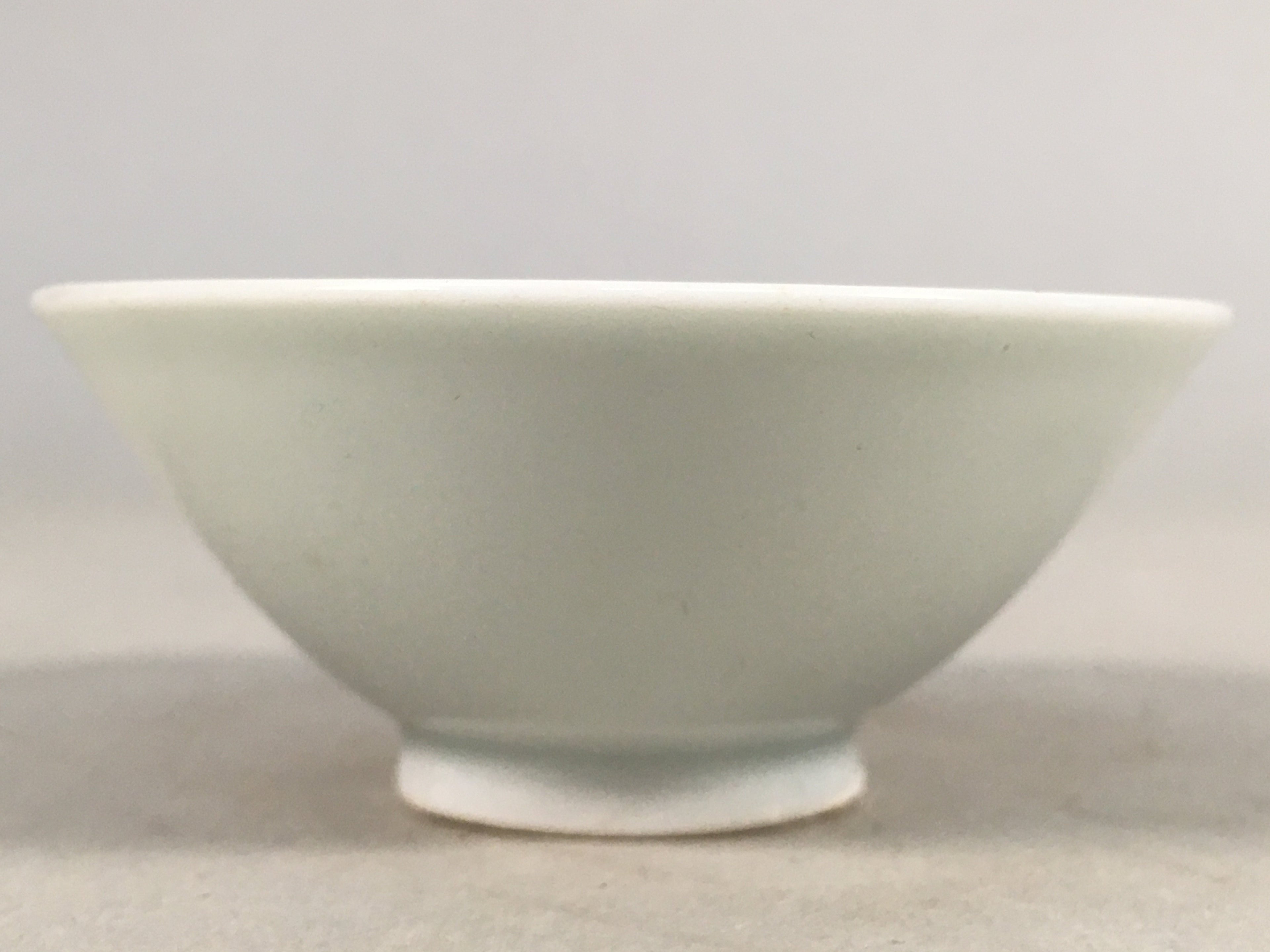 Japanese Porcelain Sake Cup Guinomi Sakazuki Vtg Blue White GU792
