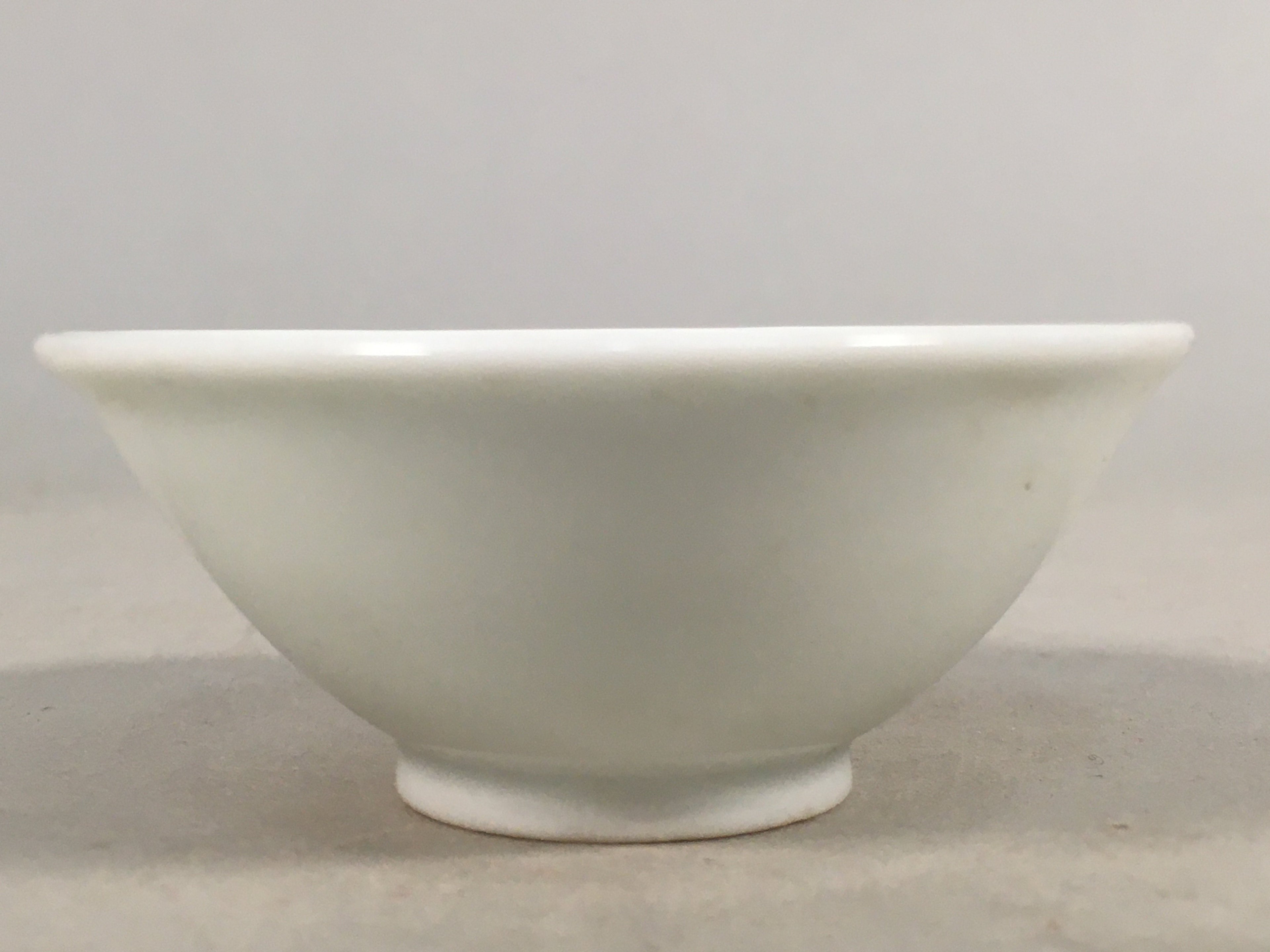 Japanese Porcelain Sake Cup Guinomi Sakazuki Vtg Blue White GU793
