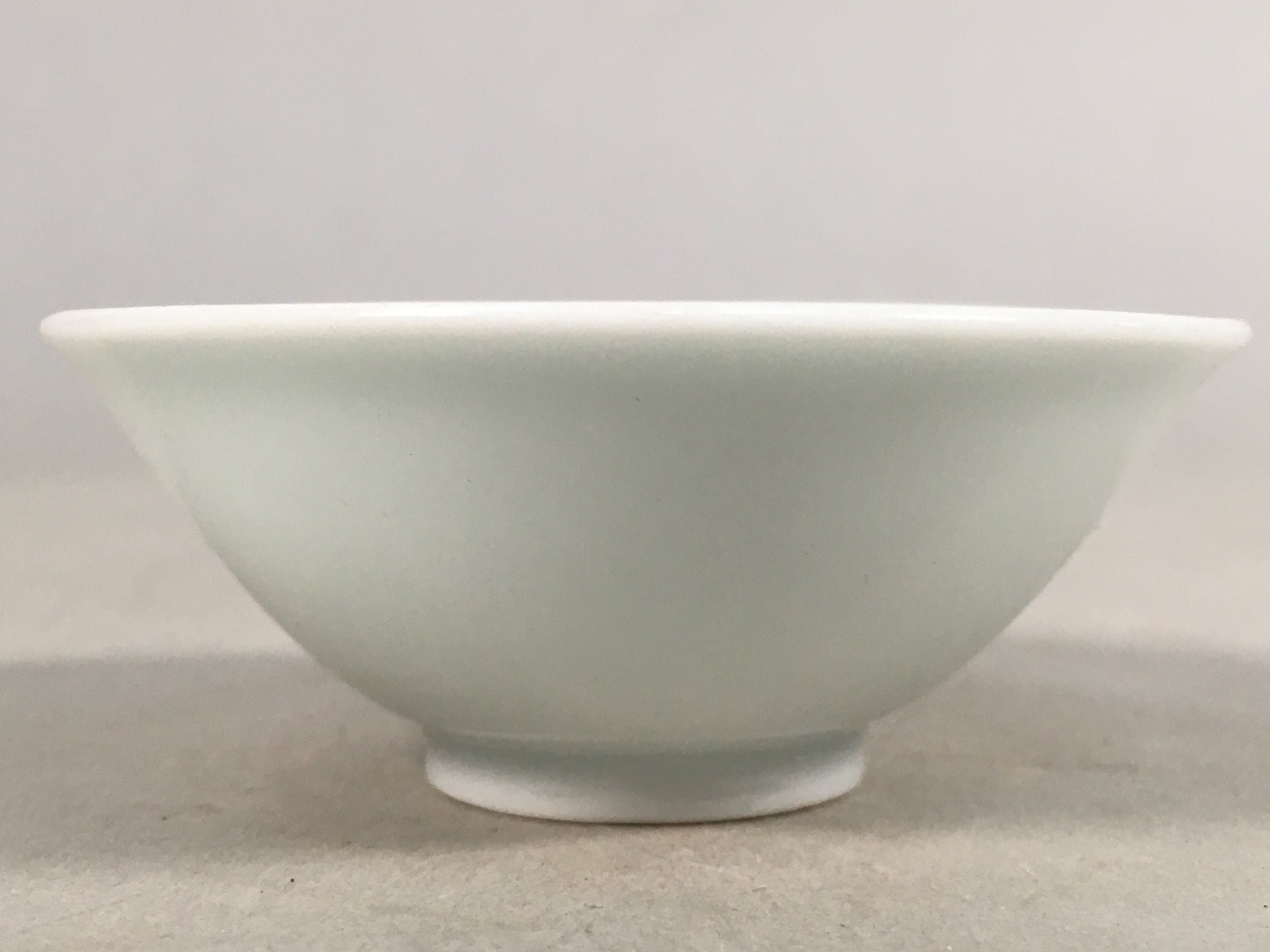 Japanese Porcelain Sake Cup Guinomi Sakazuki Vtg Blue White GU794