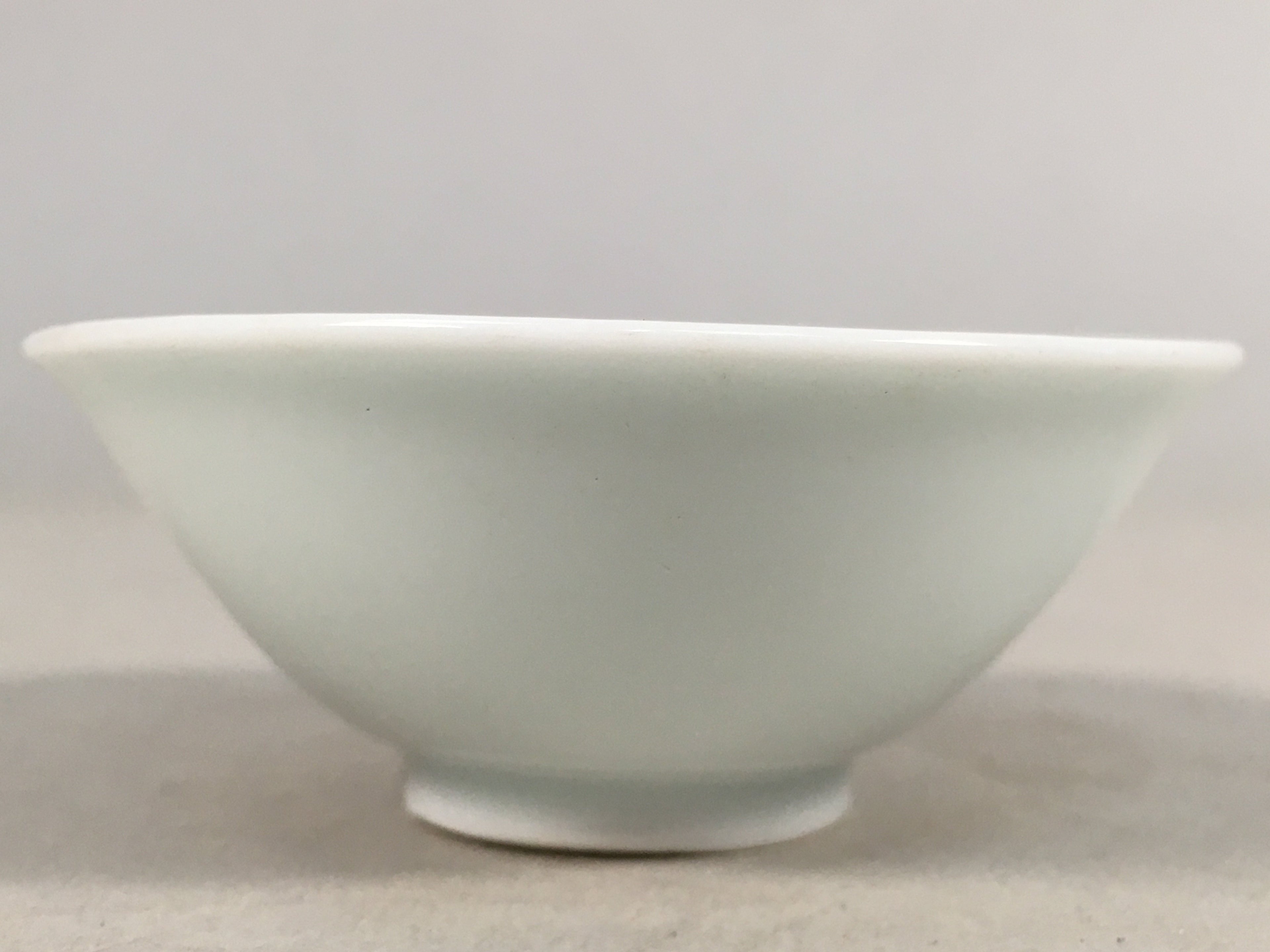 Japanese Porcelain Sake Cup Guinomi Sakazuki Vtg Blue White GU794