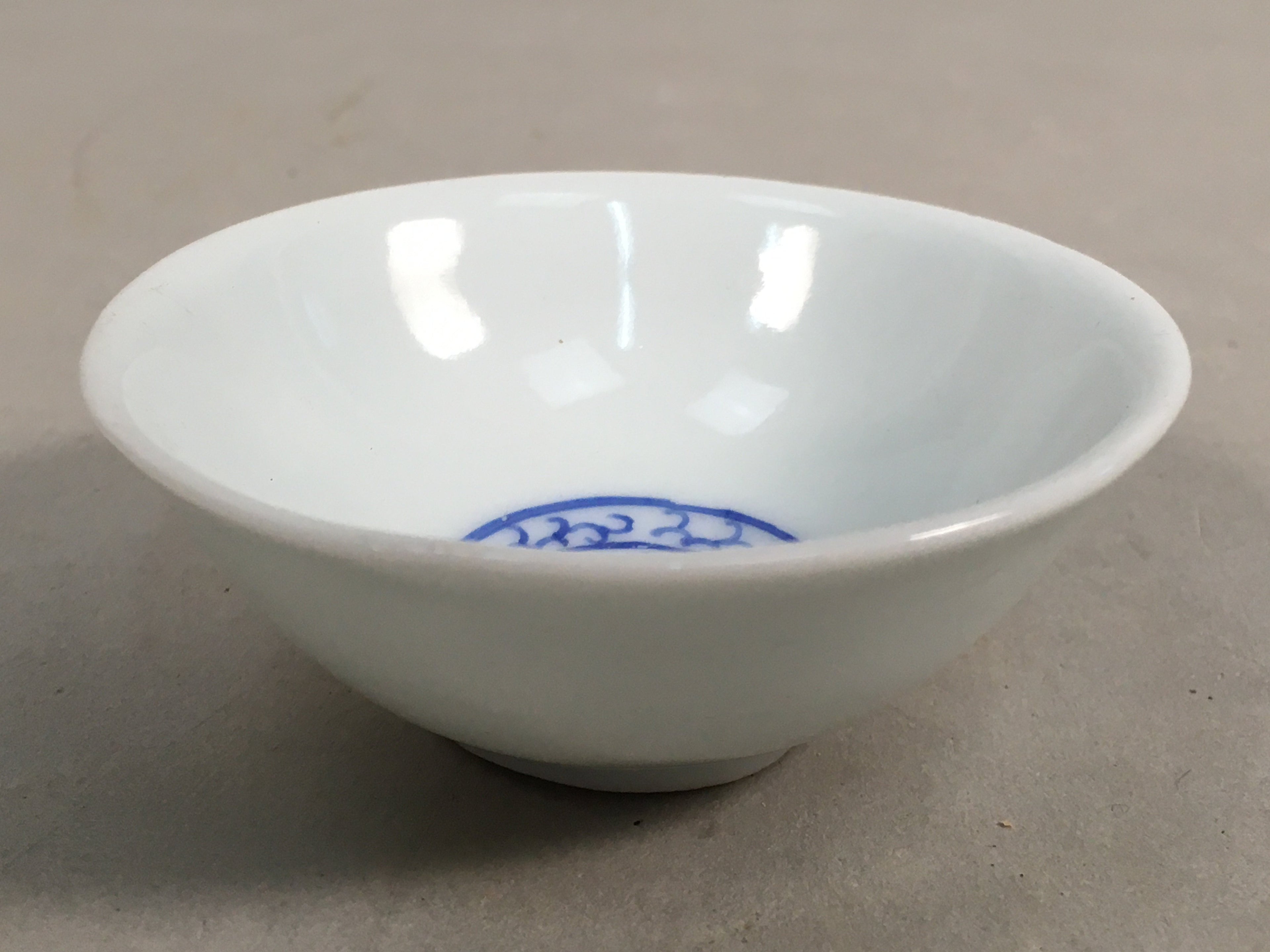 Japanese Porcelain Sake Cup Guinomi Sakazuki Vtg Blue White GU795
