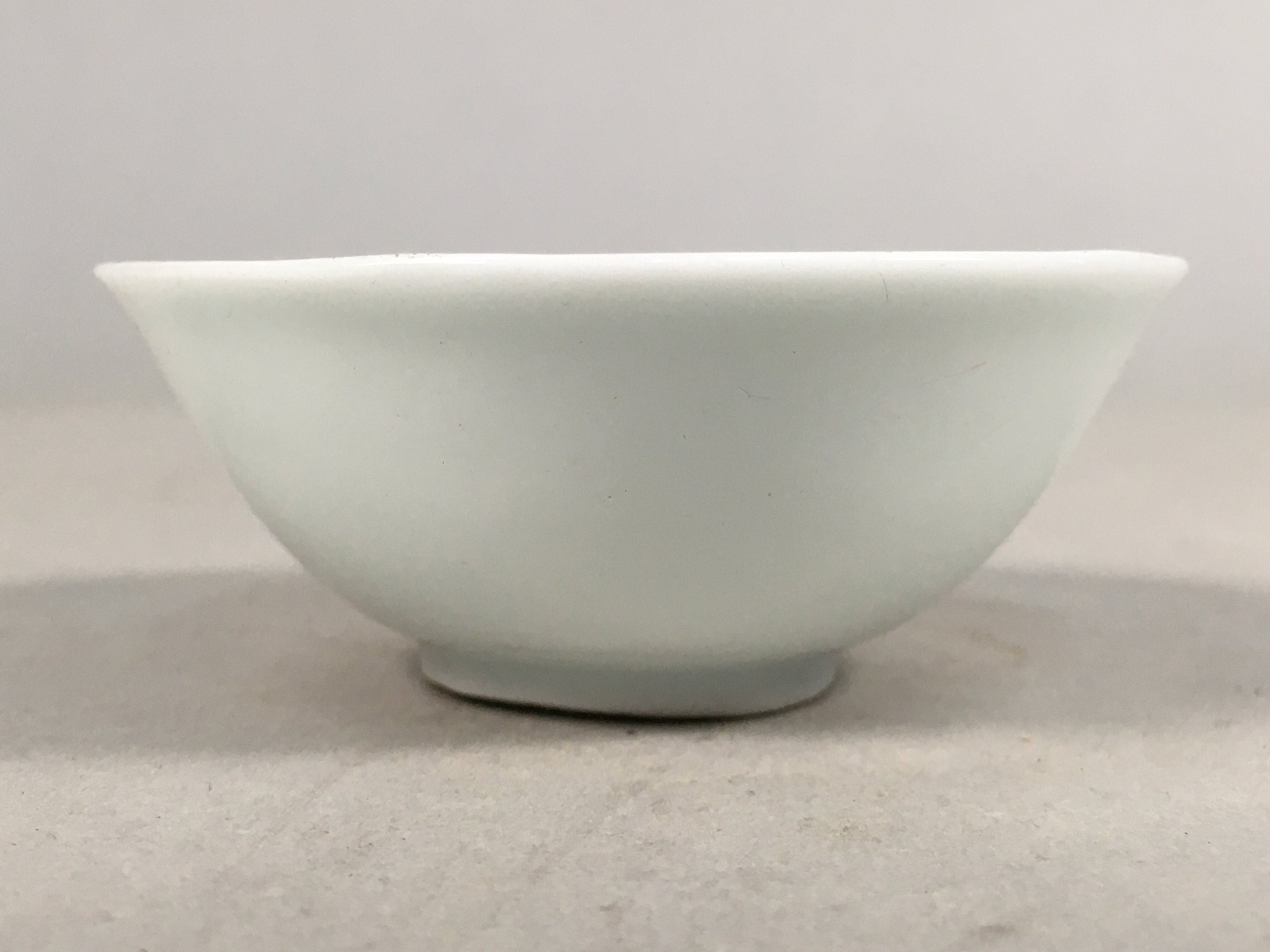 Japanese Porcelain Sake Cup Guinomi Sakazuki Vtg Blue White GU795