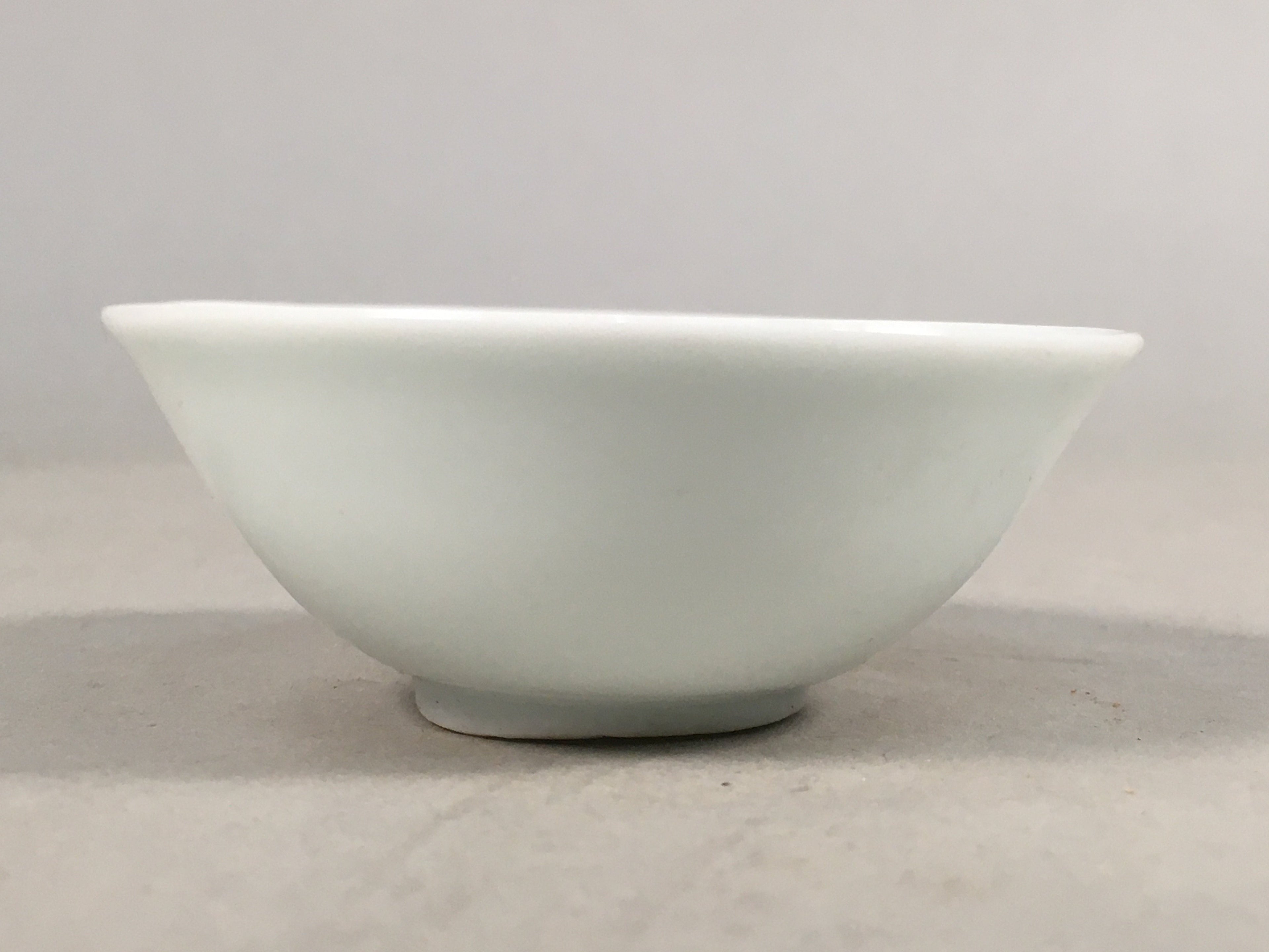 Japanese Porcelain Sake Cup Guinomi Sakazuki Vtg Blue White GU795