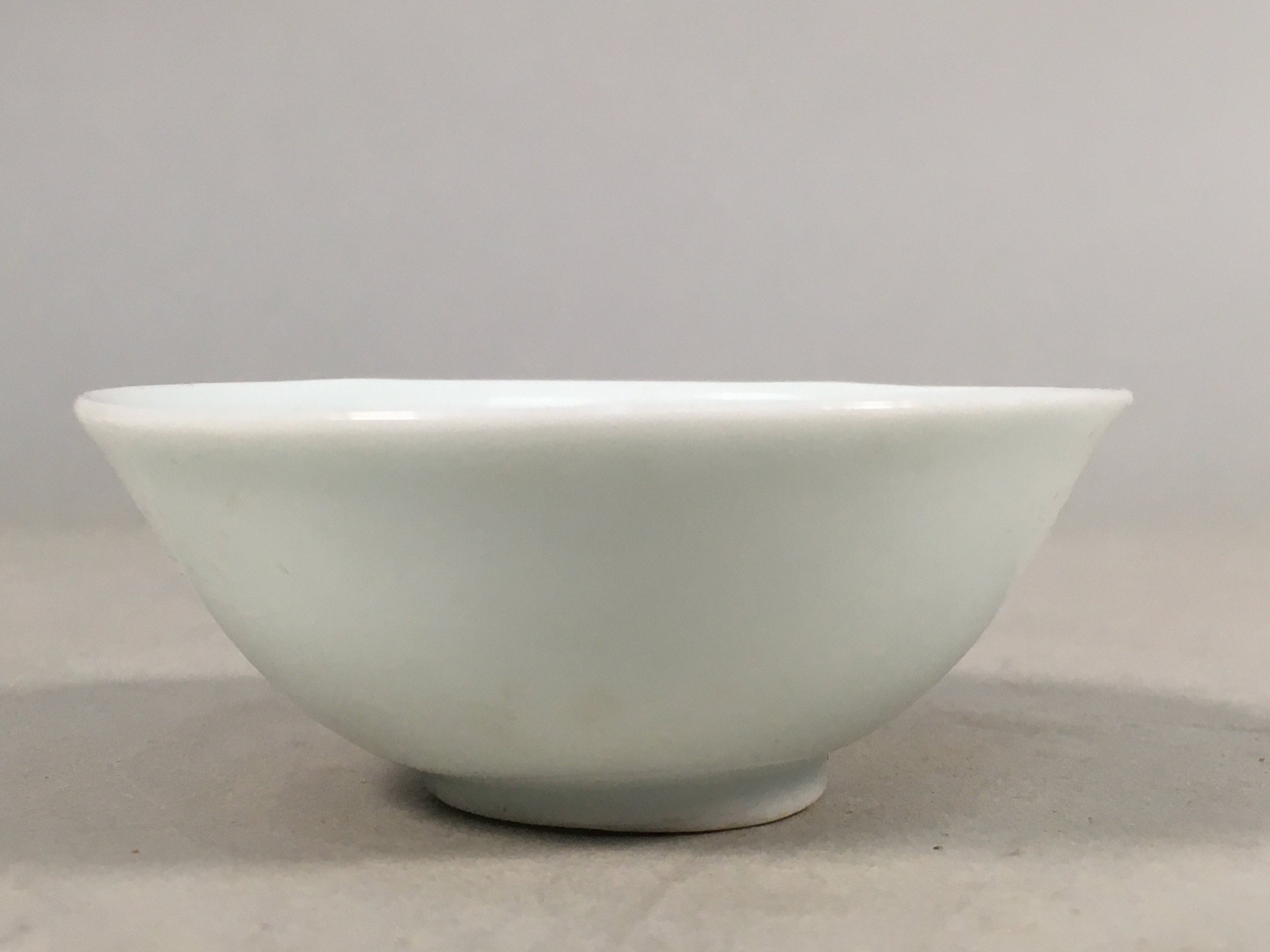 Japanese Porcelain Sake Cup Guinomi Sakazuki Vtg Blue White GU795