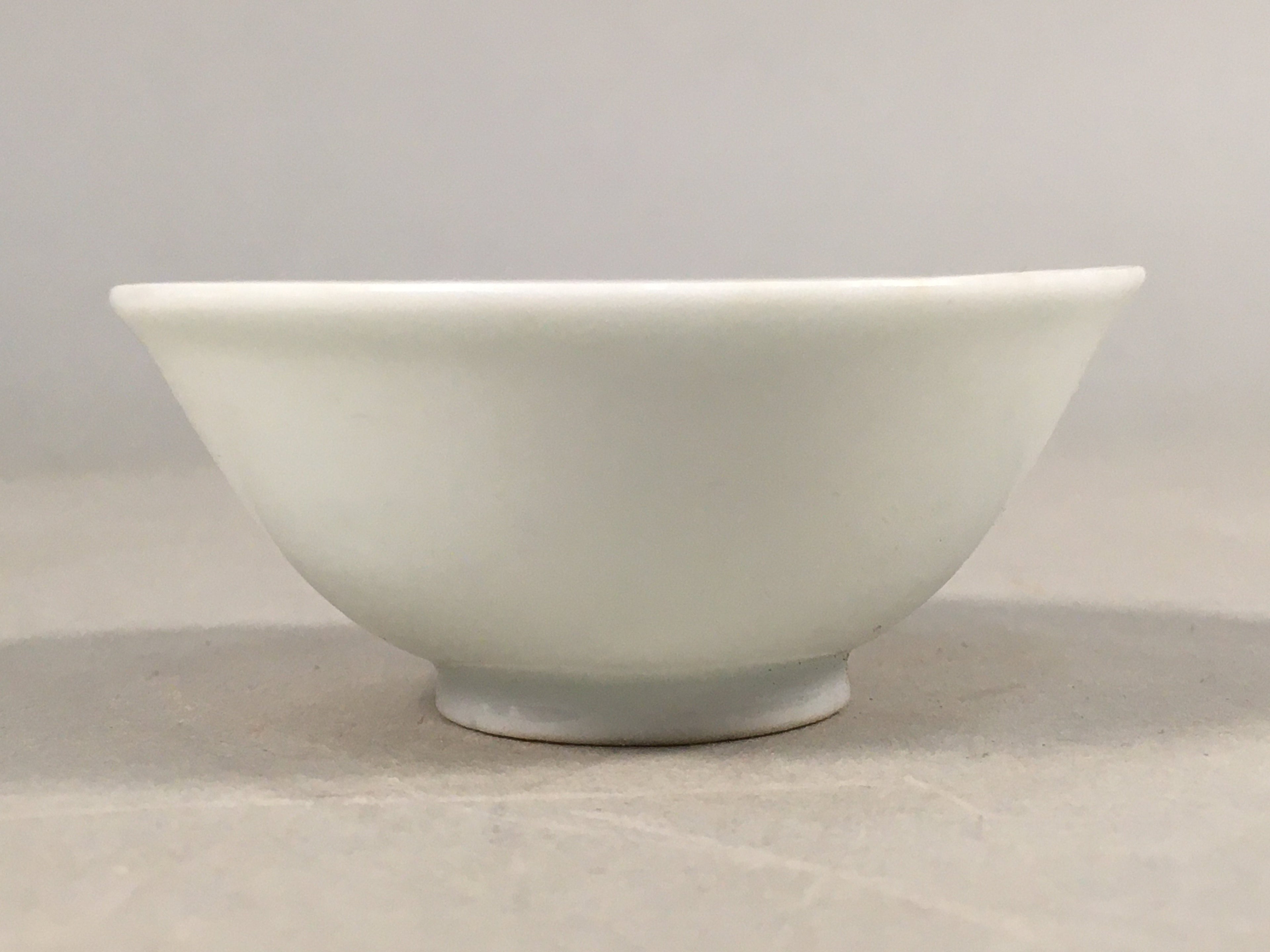 Japanese Porcelain Sake Cup Guinomi Sakazuki Vtg Blue White GU800