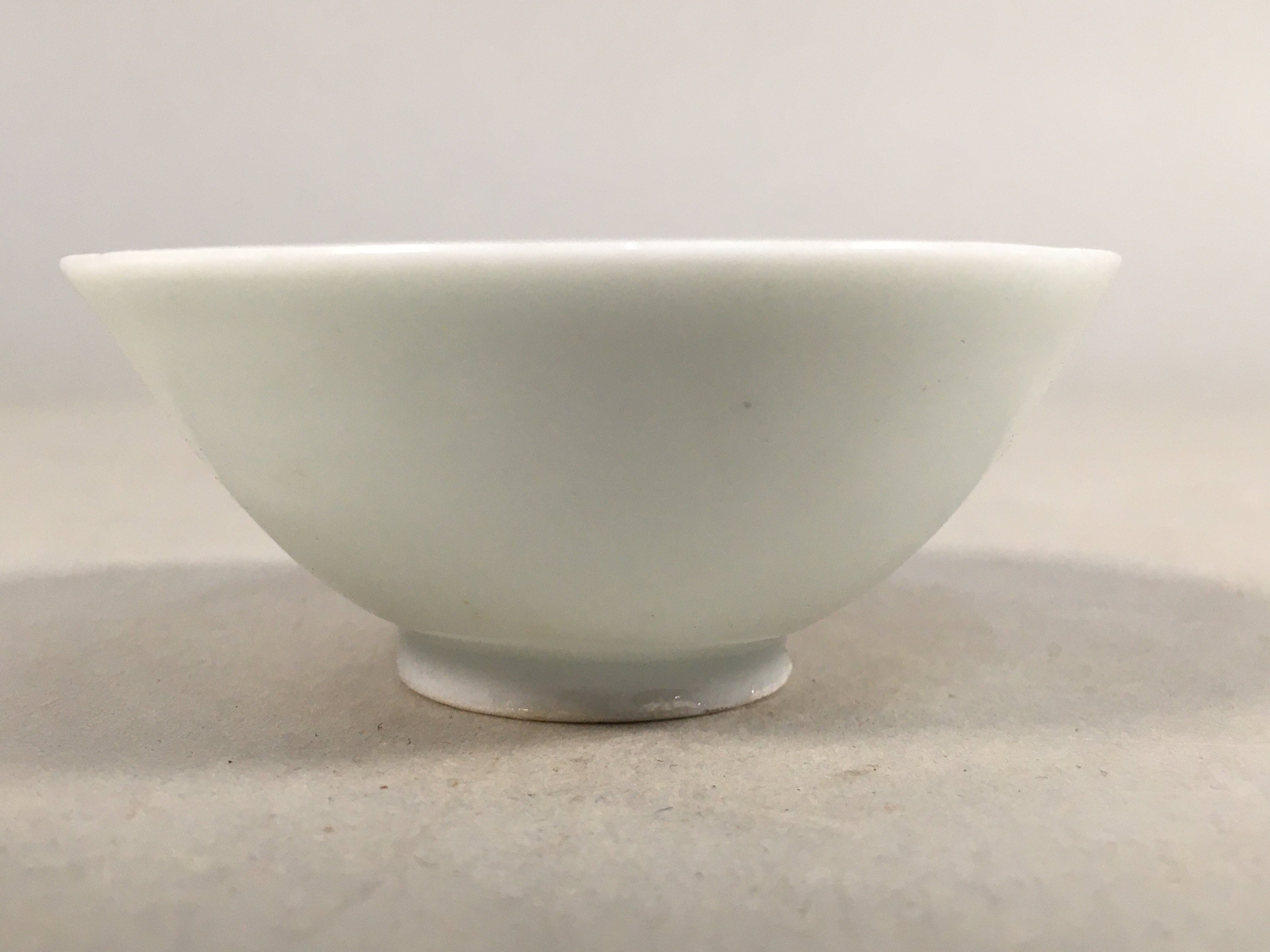 Japanese Porcelain Sake Cup Guinomi Sakazuki Vtg Blue White GU802