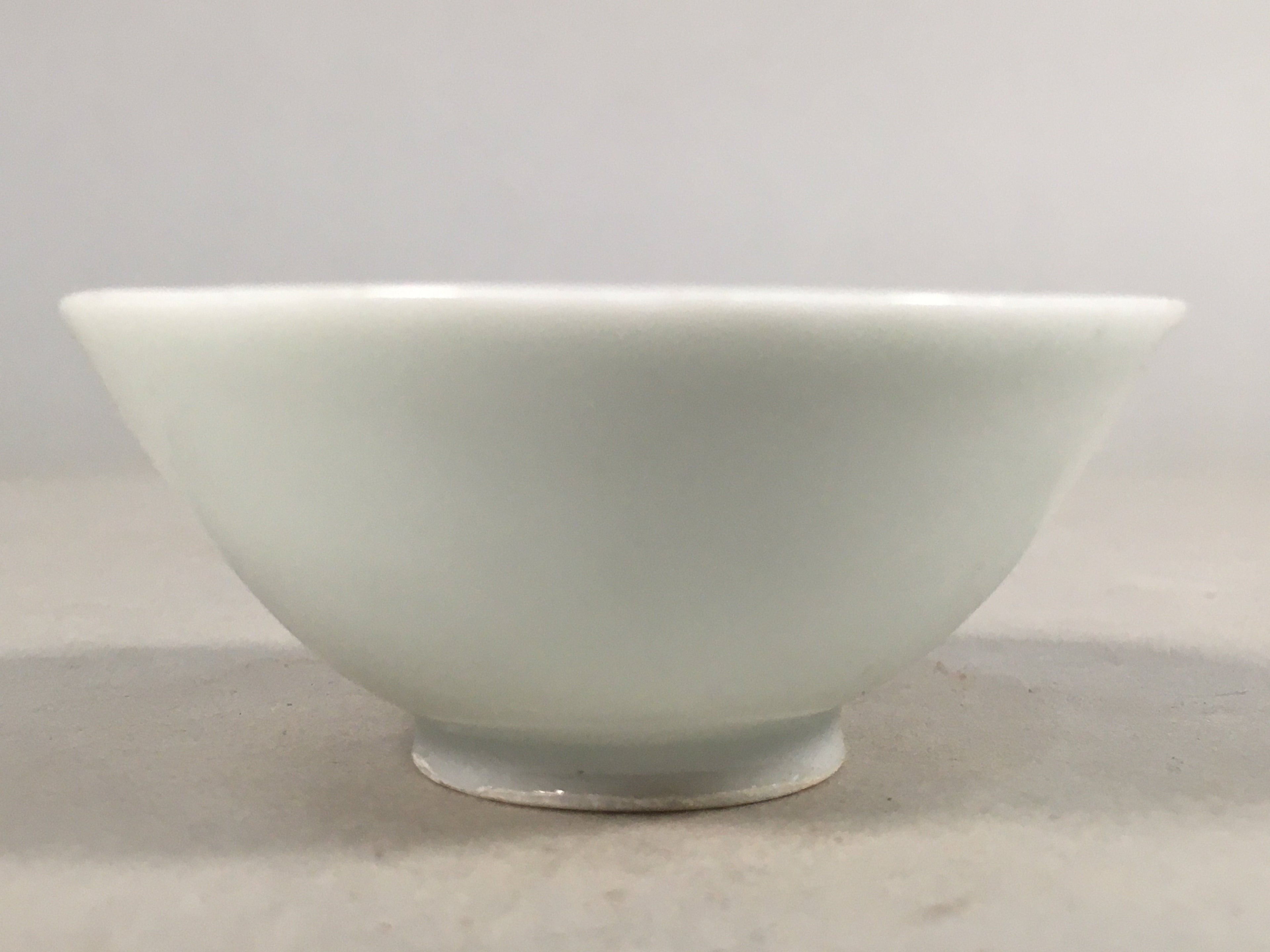 Japanese Porcelain Sake Cup Guinomi Sakazuki Vtg Blue White GU802