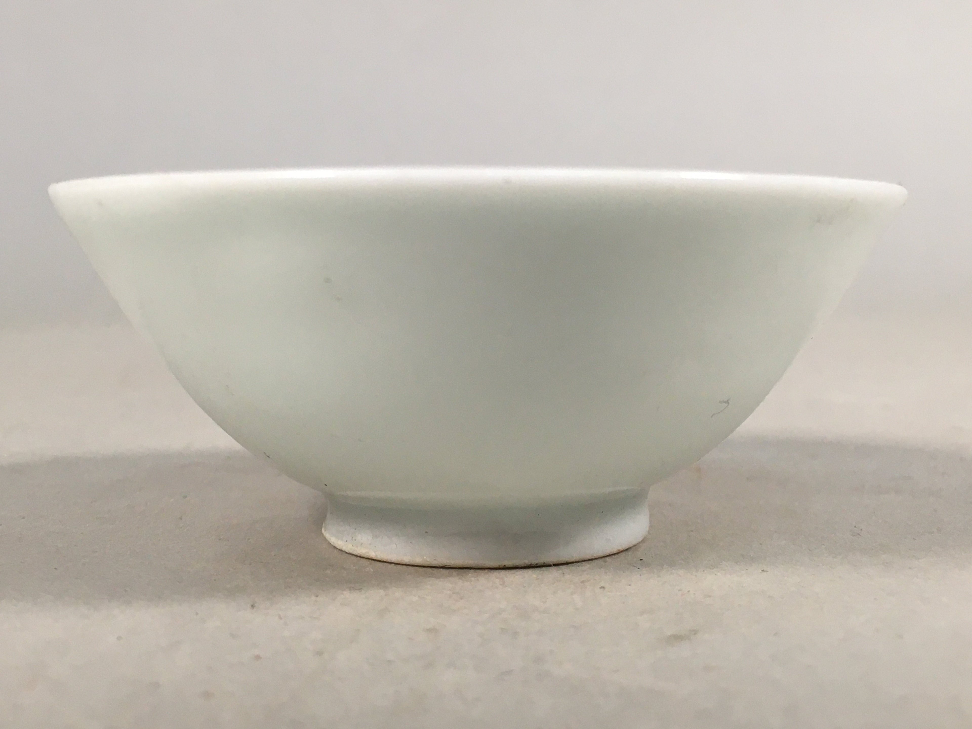 Japanese Porcelain Sake Cup Guinomi Sakazuki Vtg Blue White GU802