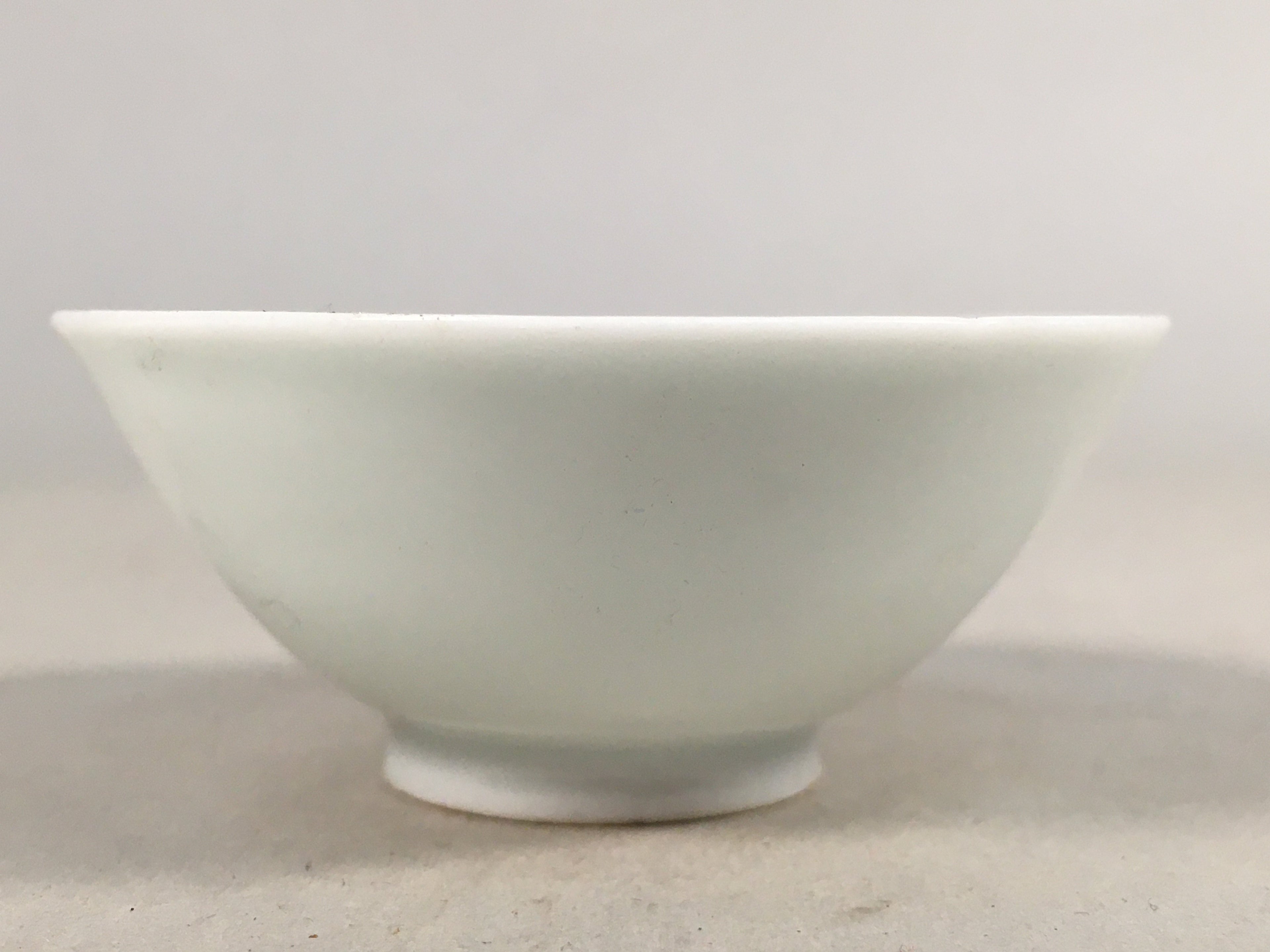 Japanese Porcelain Sake Cup Guinomi Sakazuki Vtg Blue White GU802