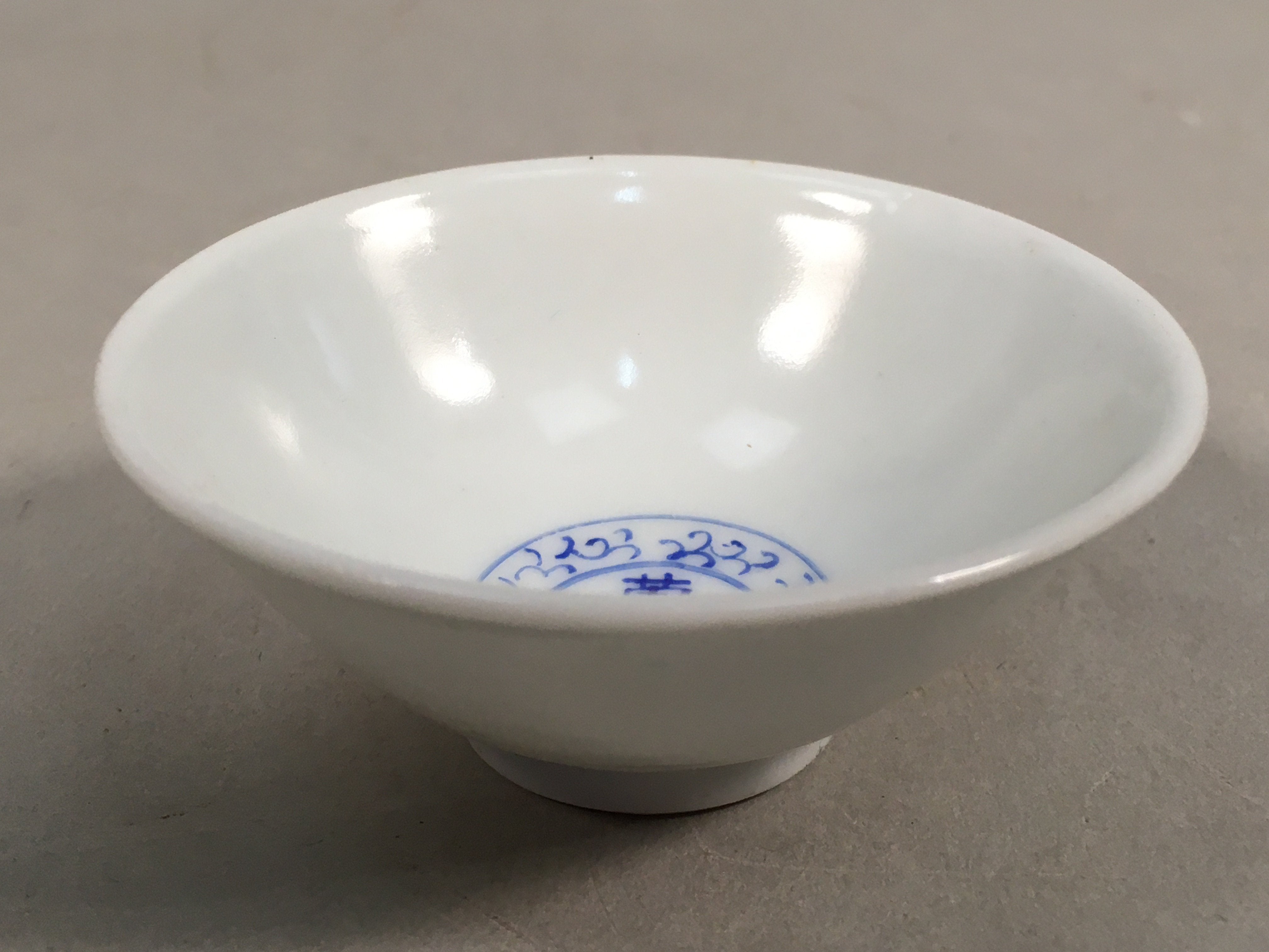 Japanese Porcelain Sake Cup Guinomi Sakazuki Vtg Blue White GU803