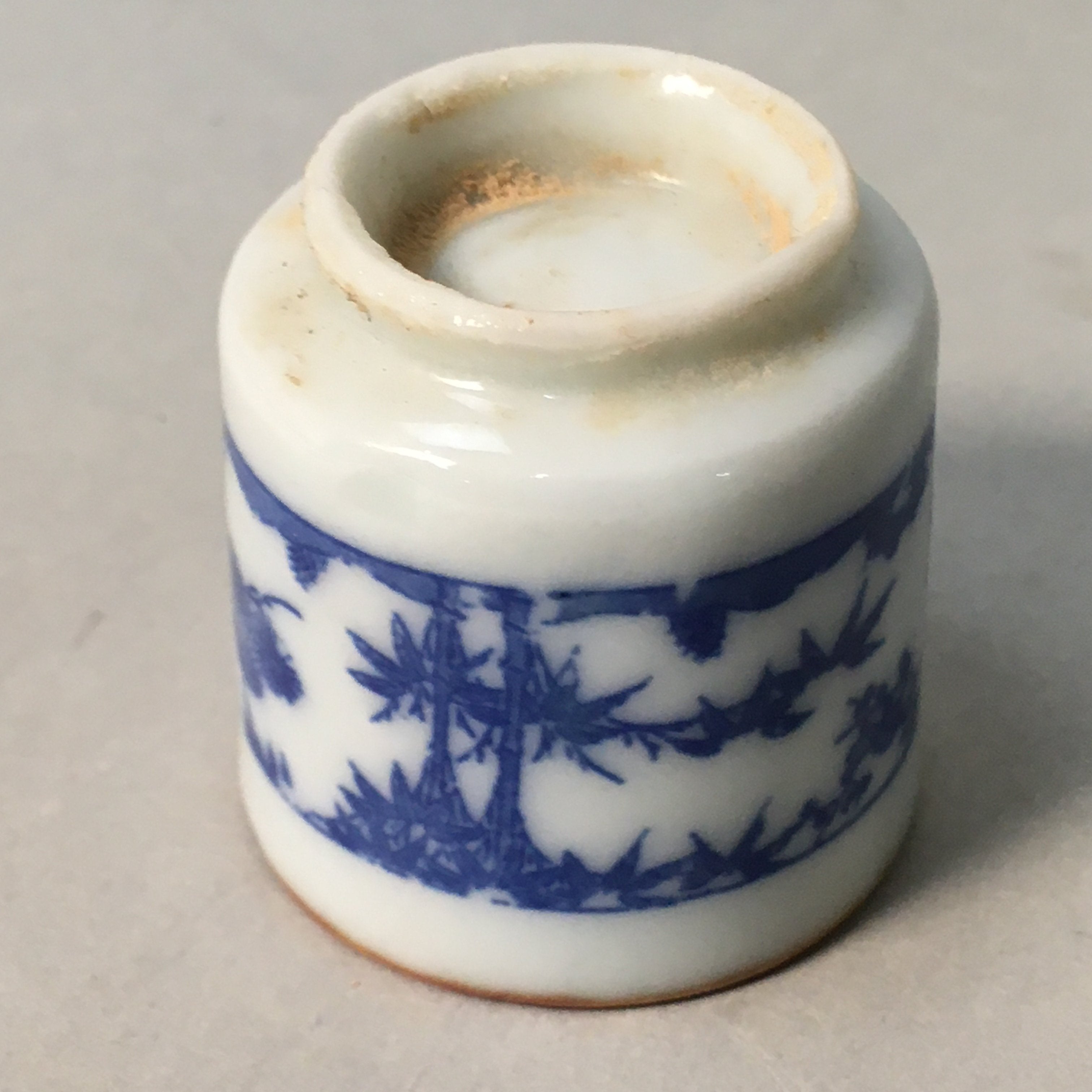 Japanese Porcelain Sake Cup Guinomi Sakazuki Vtg Blue White Lucky Plants GU759