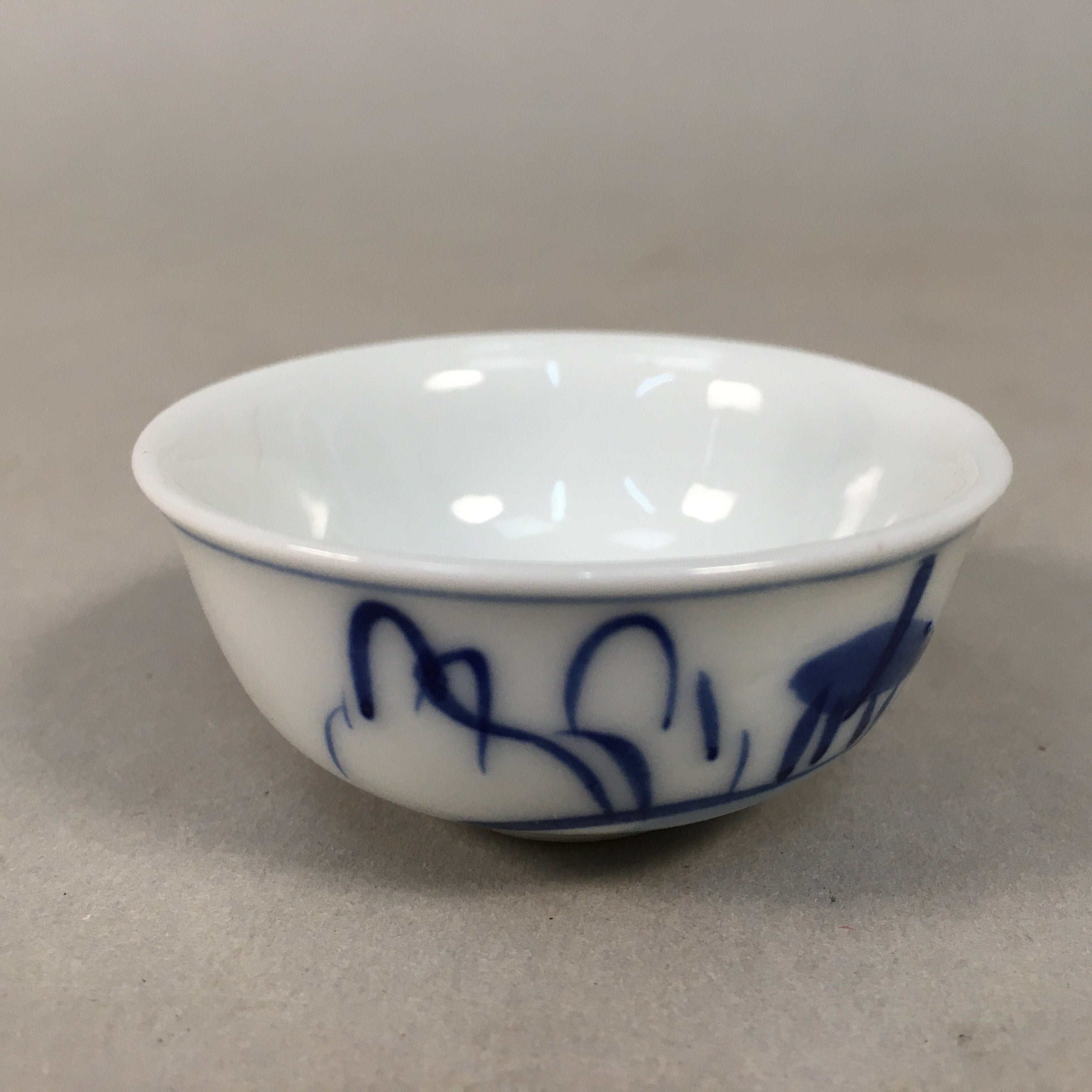 Japanese Porcelain Sake Cup Guinomi Sakazuki Vtg Blue White Mountain GU836