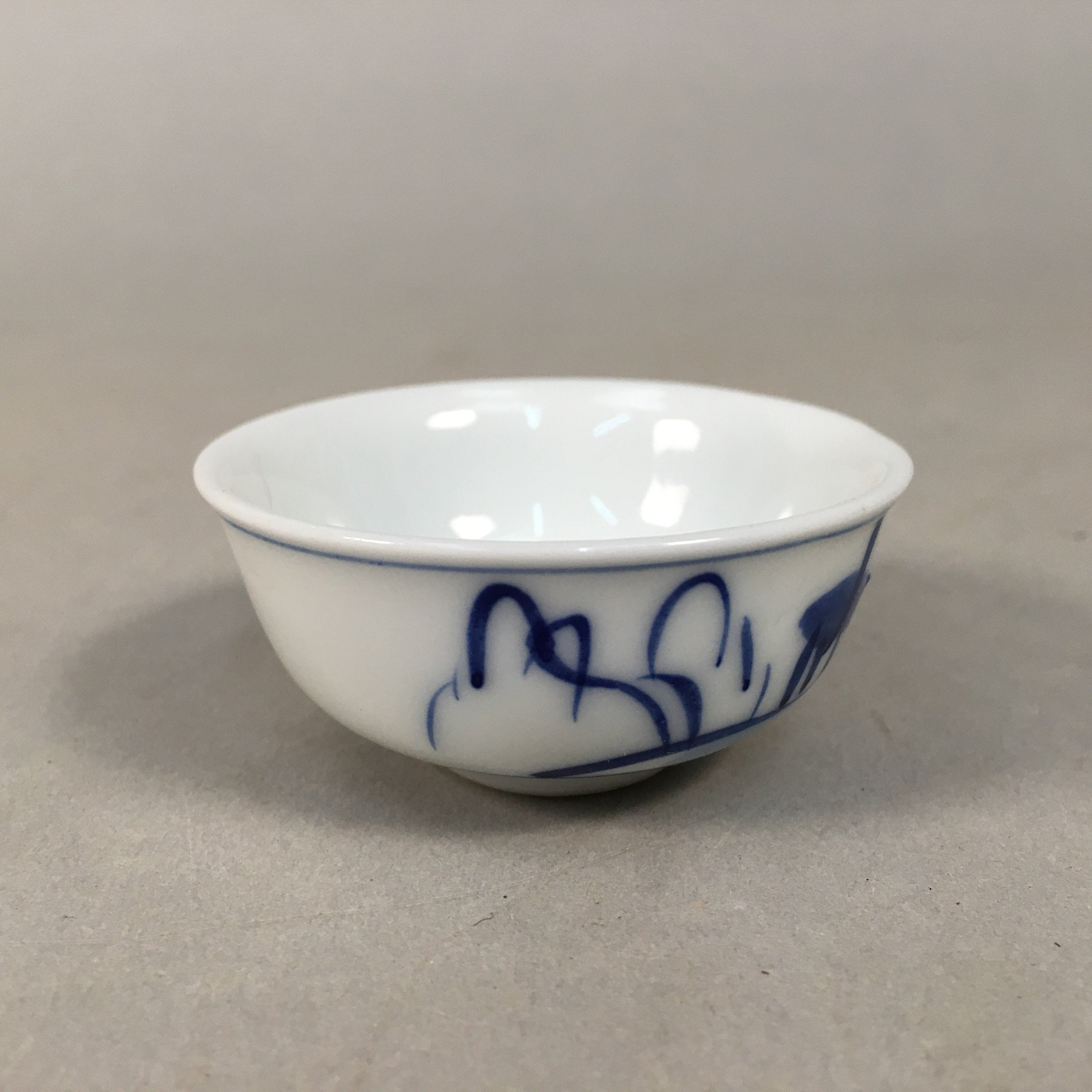 Japanese Porcelain Sake Cup Guinomi Sakazuki Vtg Blue White Mountain GU836
