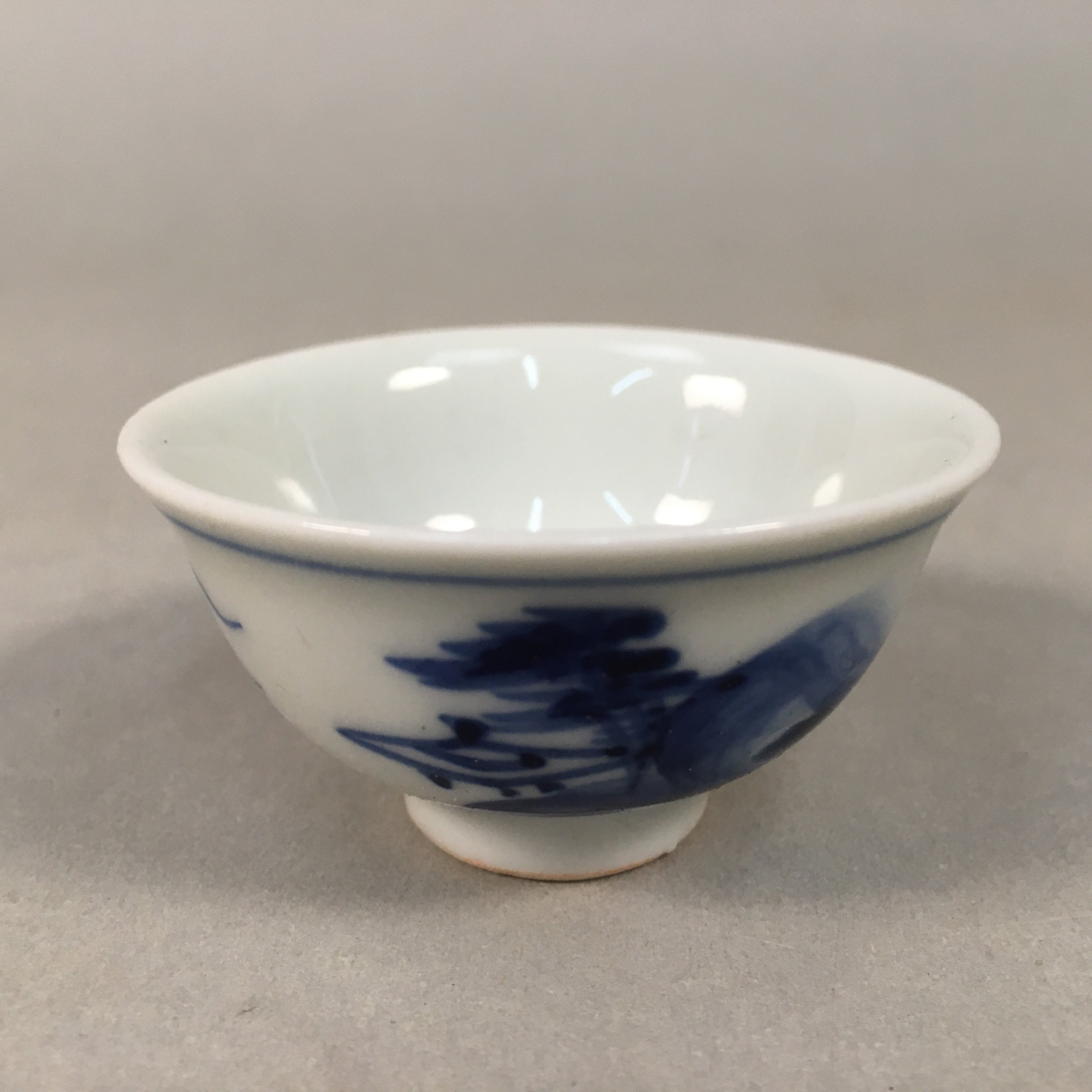 Japanese Porcelain Sake Cup Guinomi Sakazuki Vtg Blue White Mountain GU874