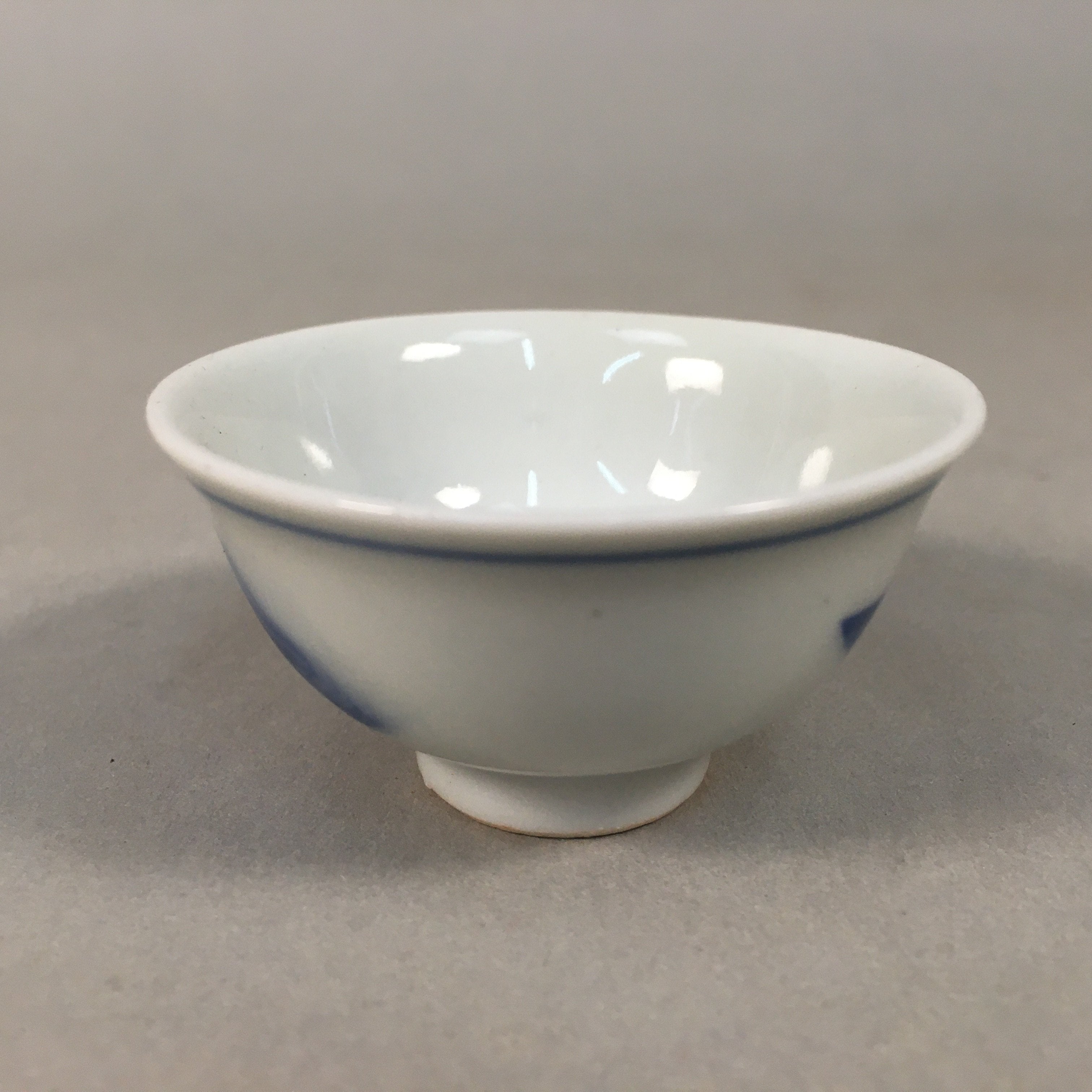 Japanese Porcelain Sake Cup Guinomi Sakazuki Vtg Blue White Mountain GU874