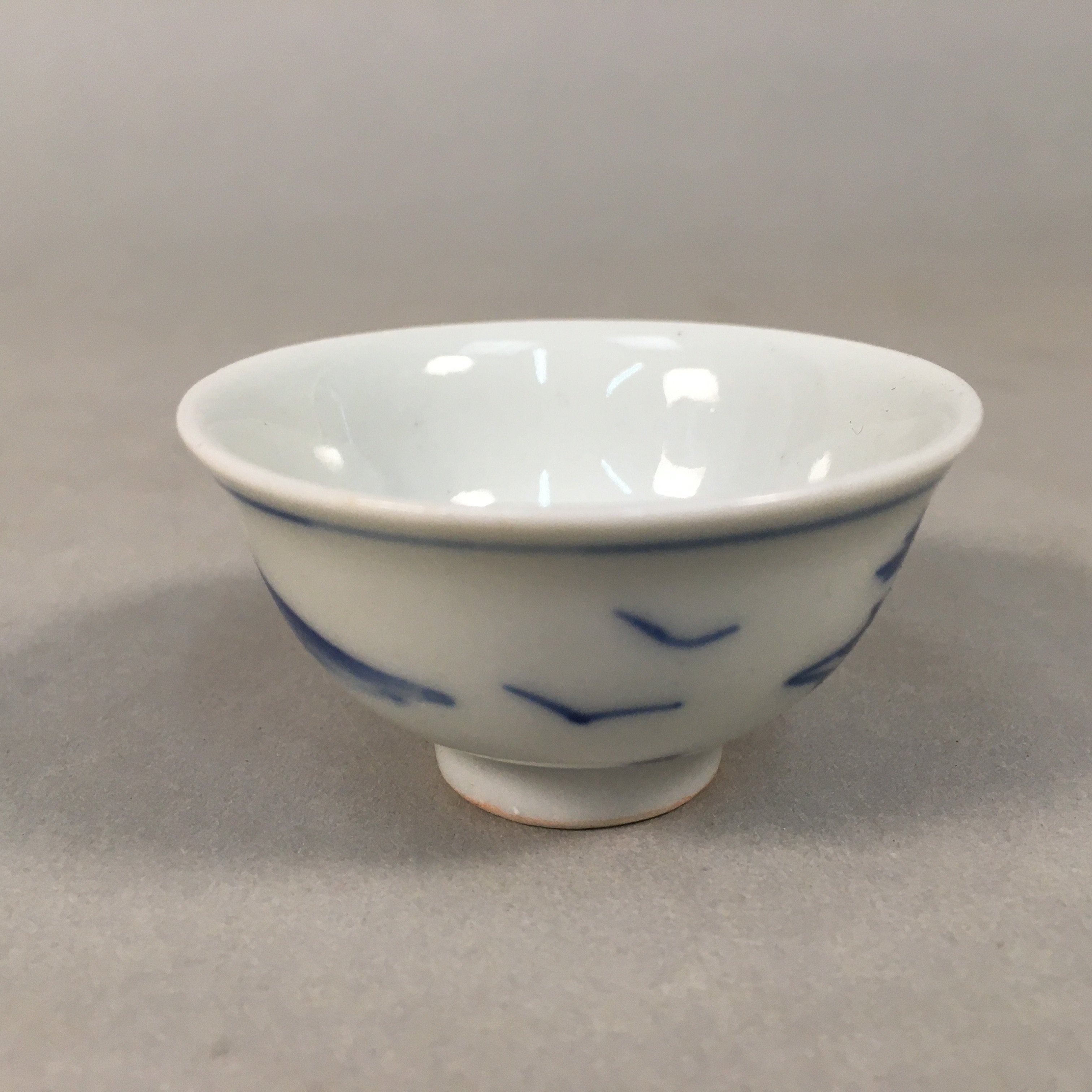 Japanese Porcelain Sake Cup Guinomi Sakazuki Vtg Blue White Mountain GU874