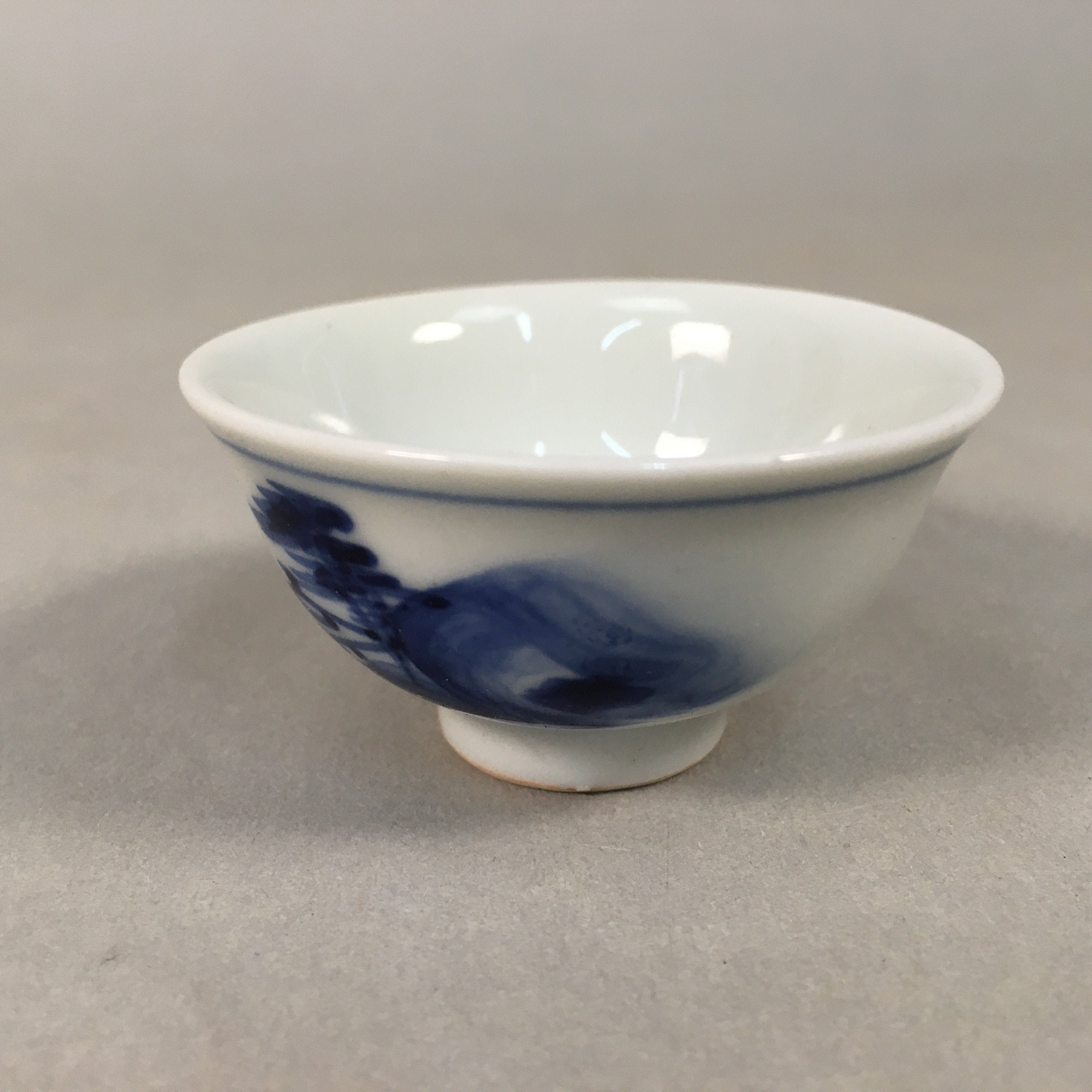 Japanese Porcelain Sake Cup Guinomi Sakazuki Vtg Blue White Mountain GU874