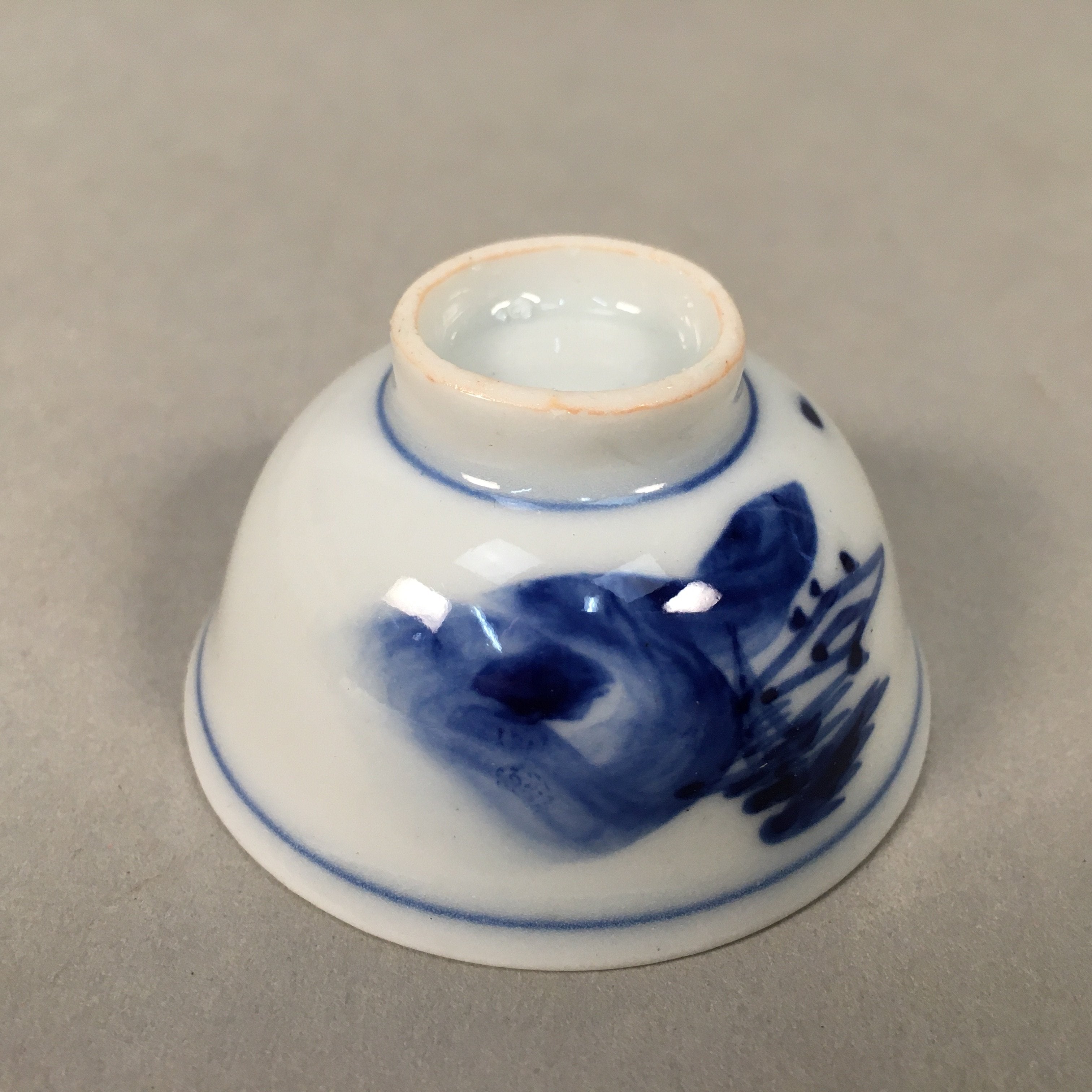Japanese Porcelain Sake Cup Guinomi Sakazuki Vtg Blue White Mountain GU874