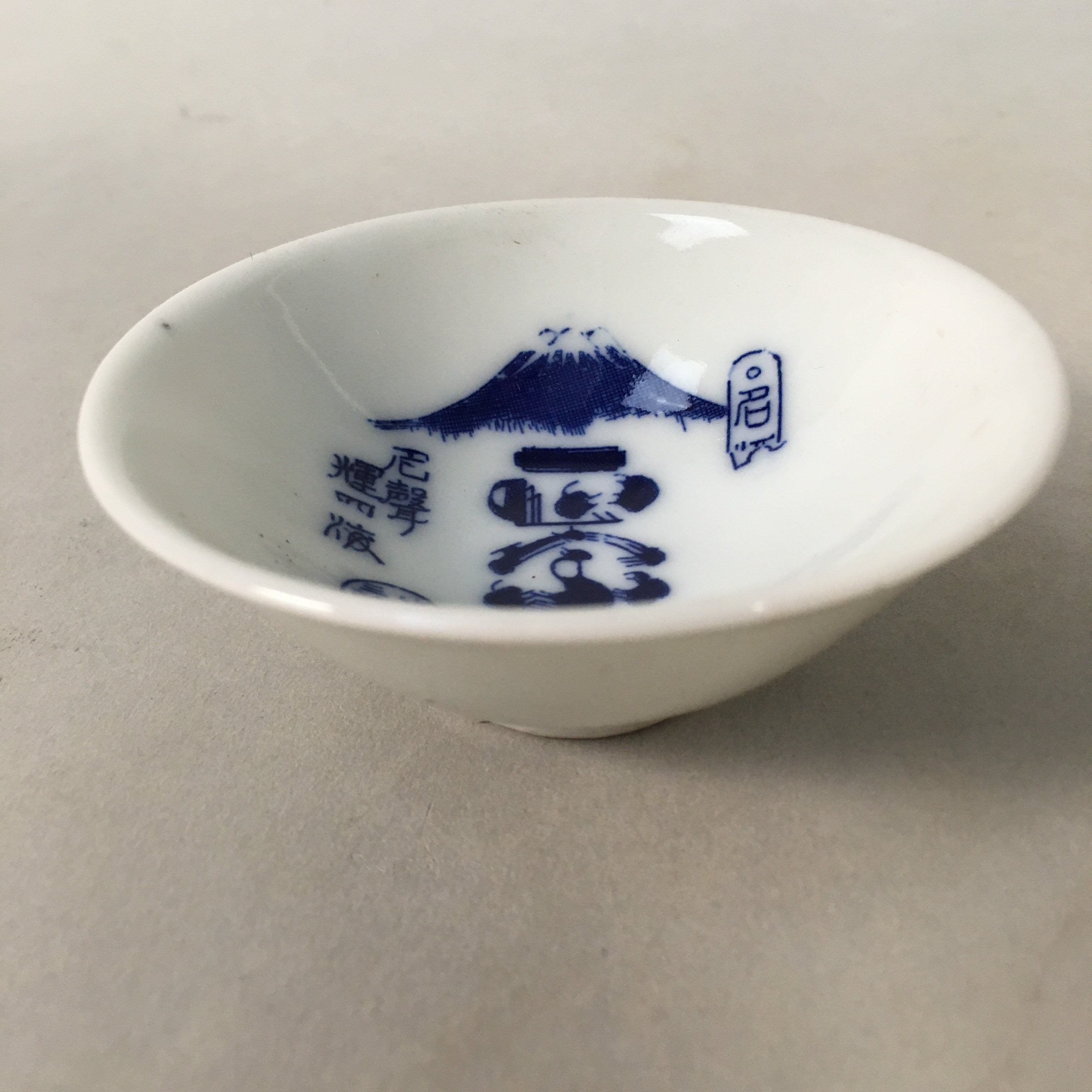 Japanese Porcelain Sake Cup Guinomi Sakazuki Vtg Blue White Mt.Fuji GU857