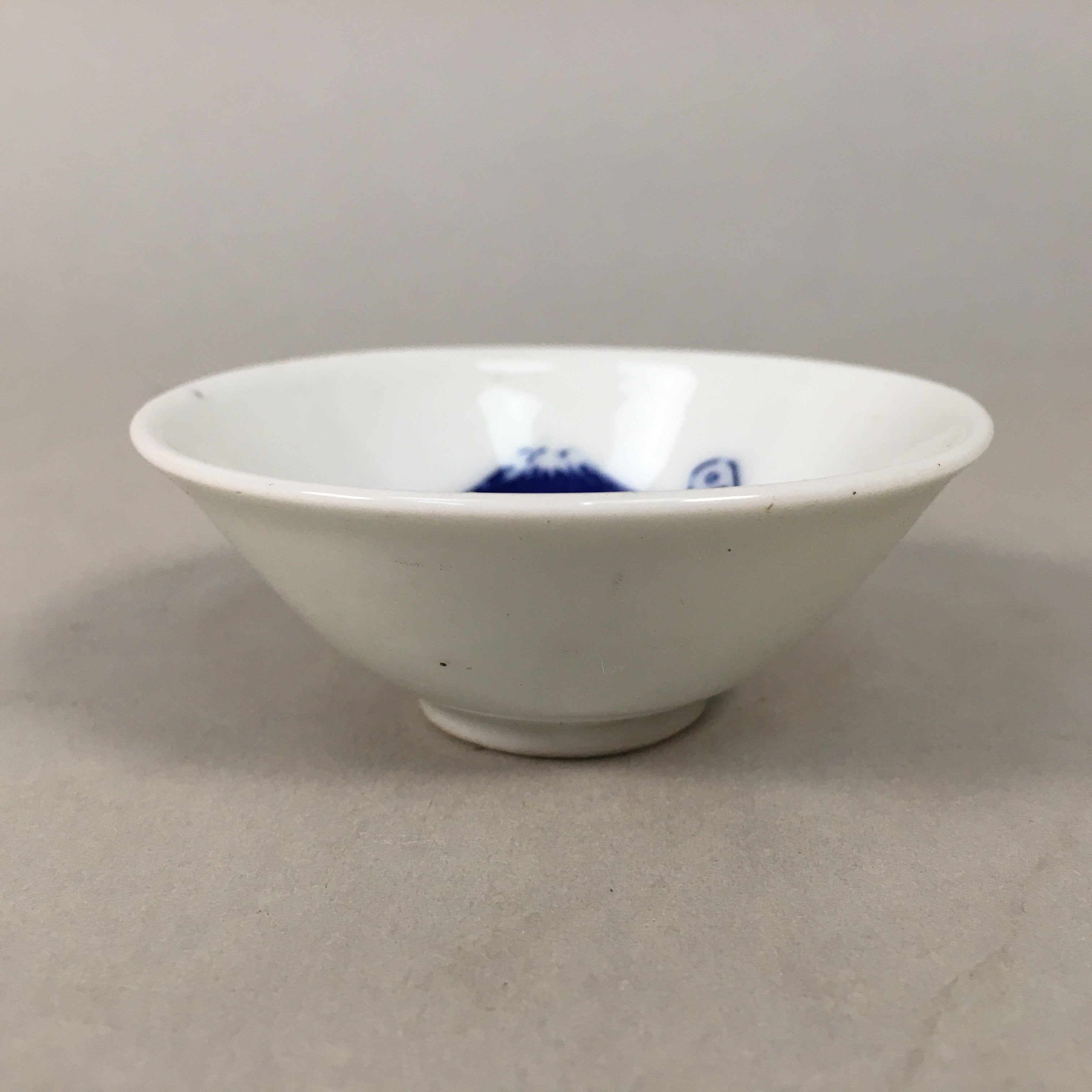 Japanese Porcelain Sake Cup Guinomi Sakazuki Vtg Blue White Mt.Fuji GU857