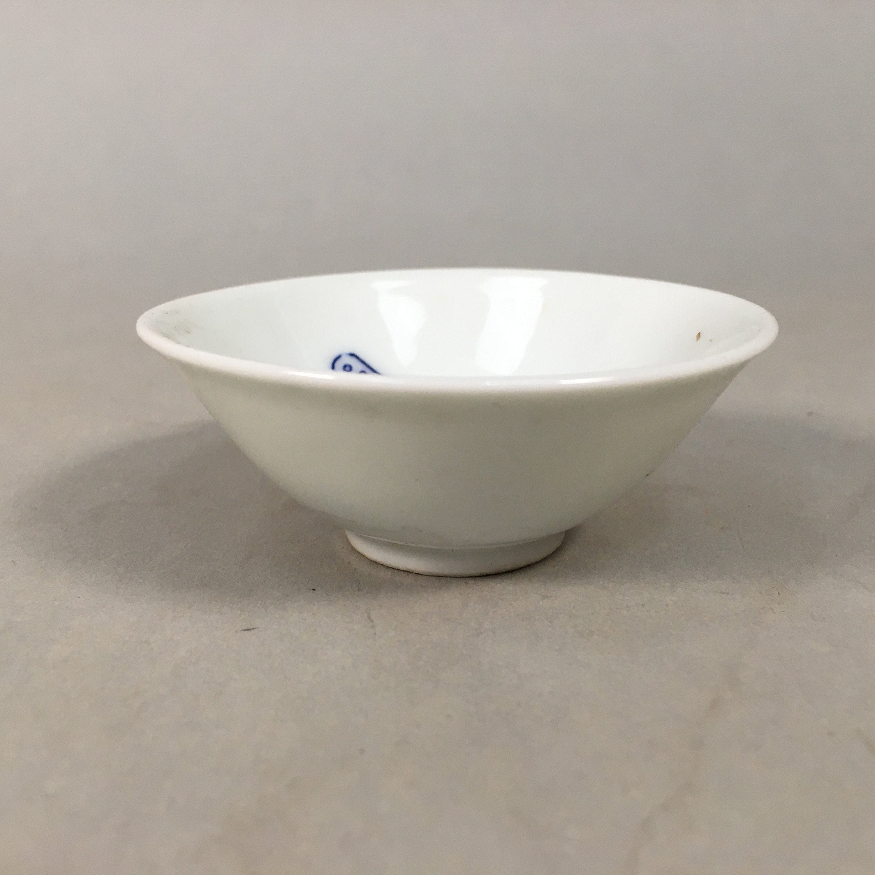 Japanese Porcelain Sake Cup Guinomi Sakazuki Vtg Blue White Mt.Fuji GU857