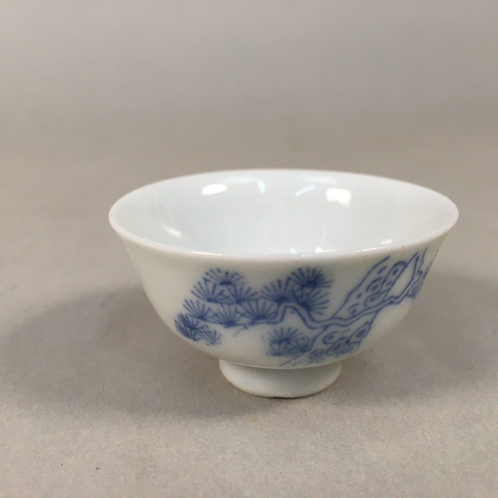 Japanese Porcelain Sake Cup Guinomi Sakazuki Vtg Blue White Pine Tree GU880