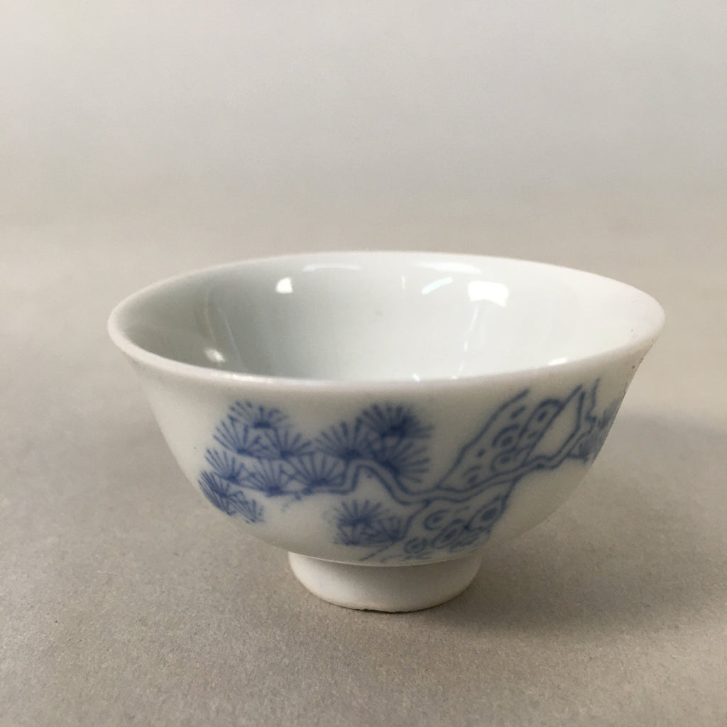 Japanese Porcelain Sake Cup Guinomi Sakazuki Vtg Blue White Pine Tree GU880