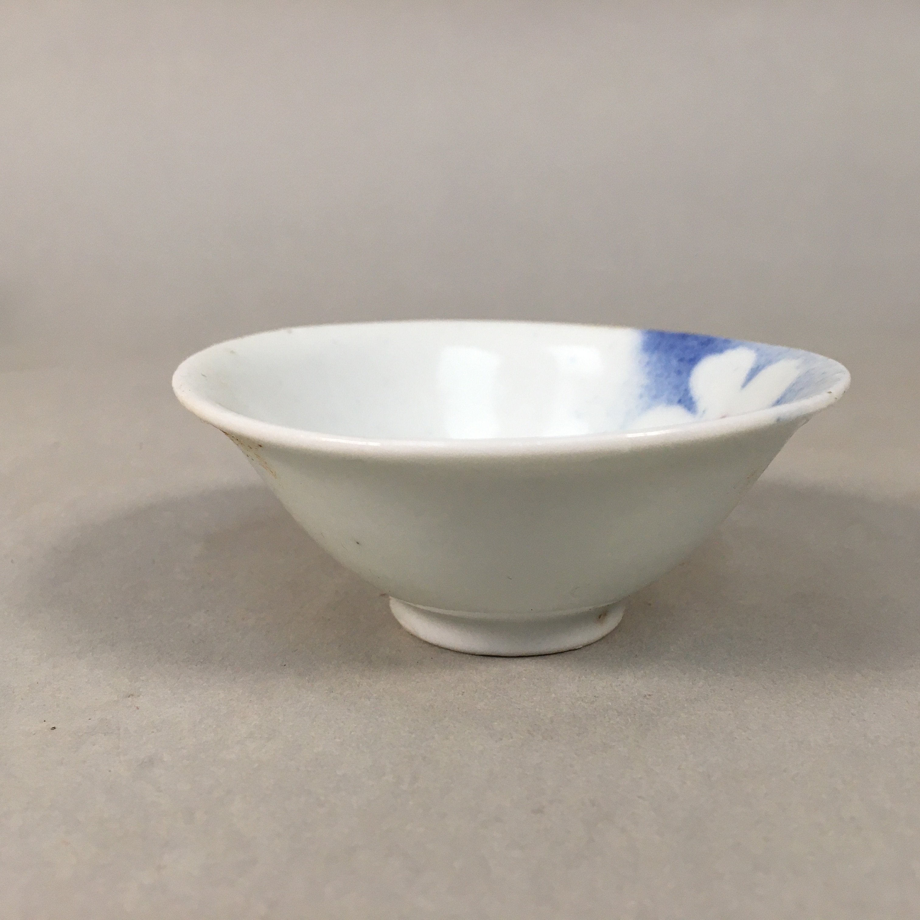 Japanese Porcelain Sake Cup Guinomi Sakazuki Vtg Blue White Plum Blossom GU855