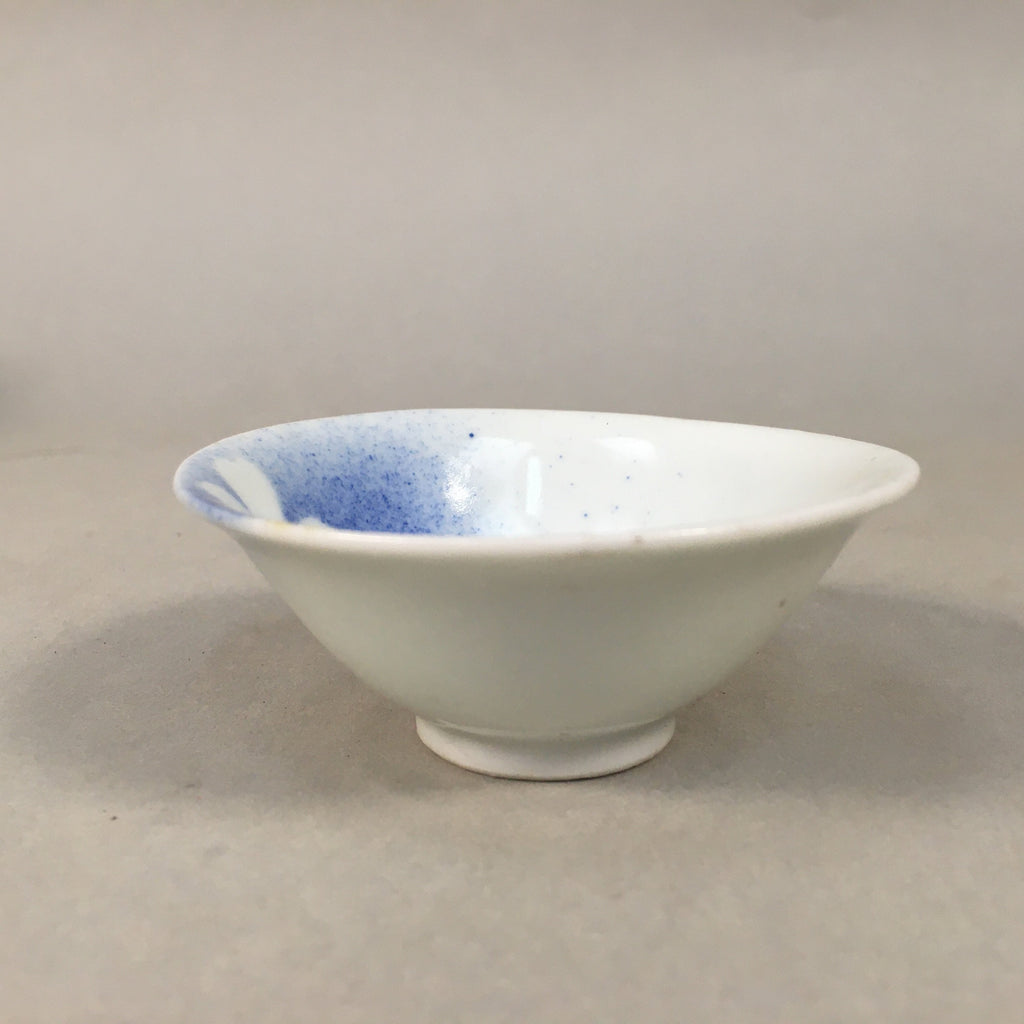 Japanese Porcelain Sake Cup Guinomi Sakazuki Vtg Blue White Plum Blossom GU855