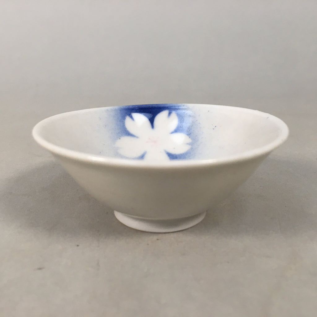 Japanese Porcelain Sake Cup Guinomi Sakazuki Vtg Blue White Sakura GU856
