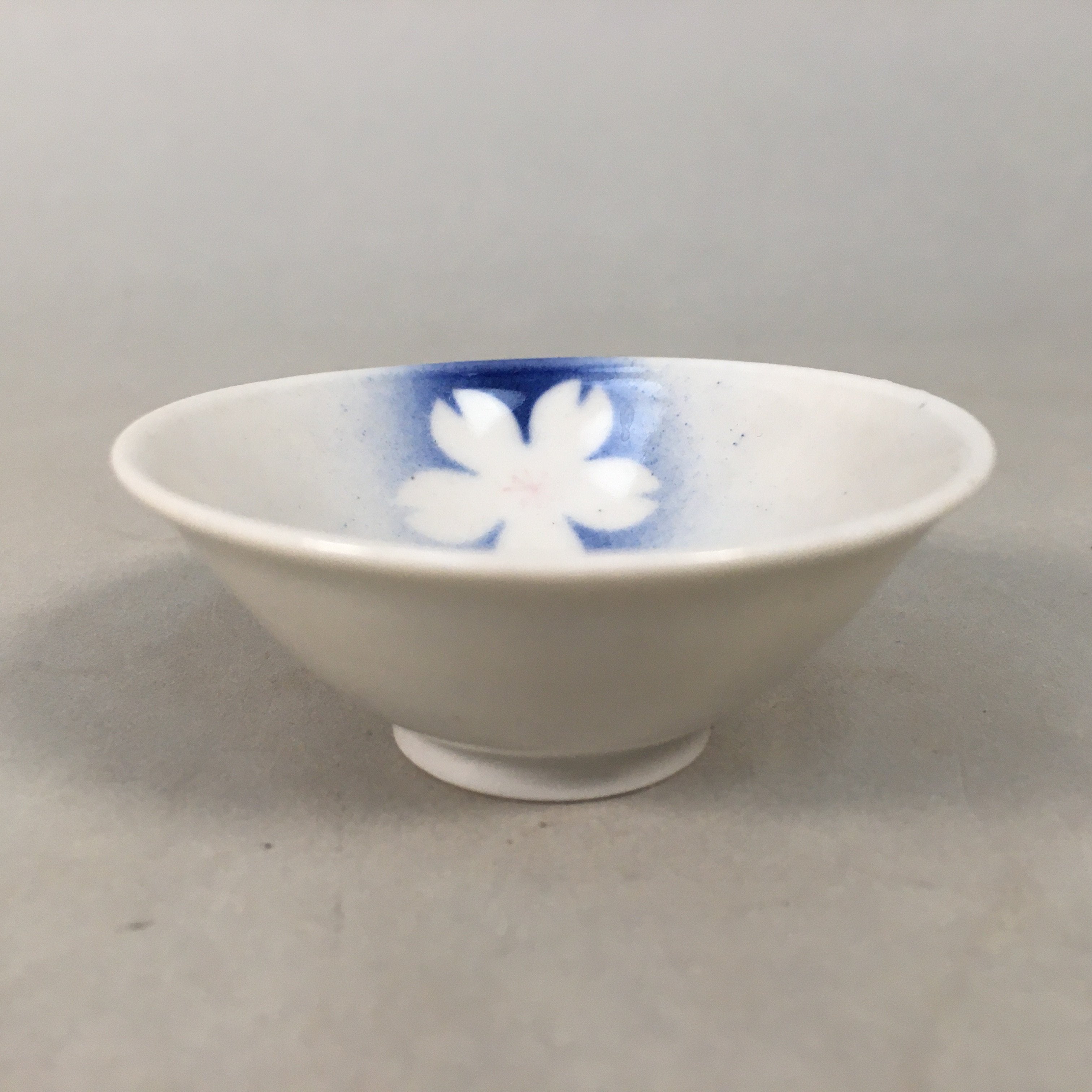 Japanese Porcelain Sake Cup Guinomi Sakazuki Vtg Blue White Sakura GU856