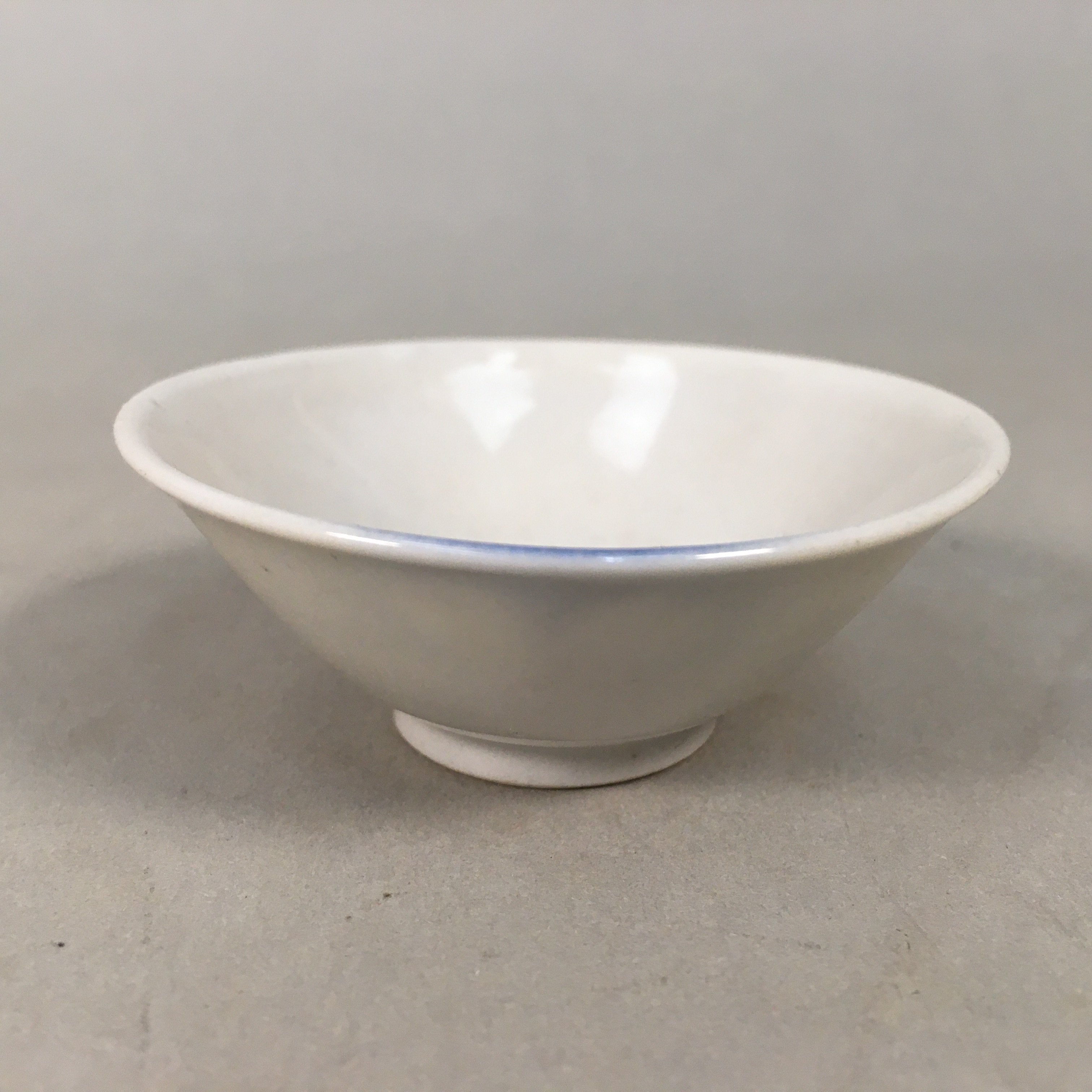 Japanese Porcelain Sake Cup Guinomi Sakazuki Vtg Blue White Sakura GU856