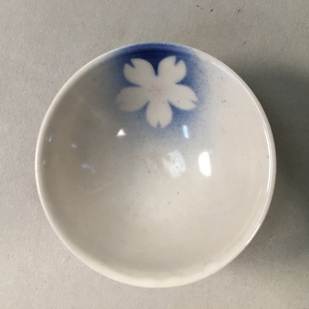 Japanese Porcelain Sake Cup Guinomi Sakazuki Vtg Blue White Sakura GU856