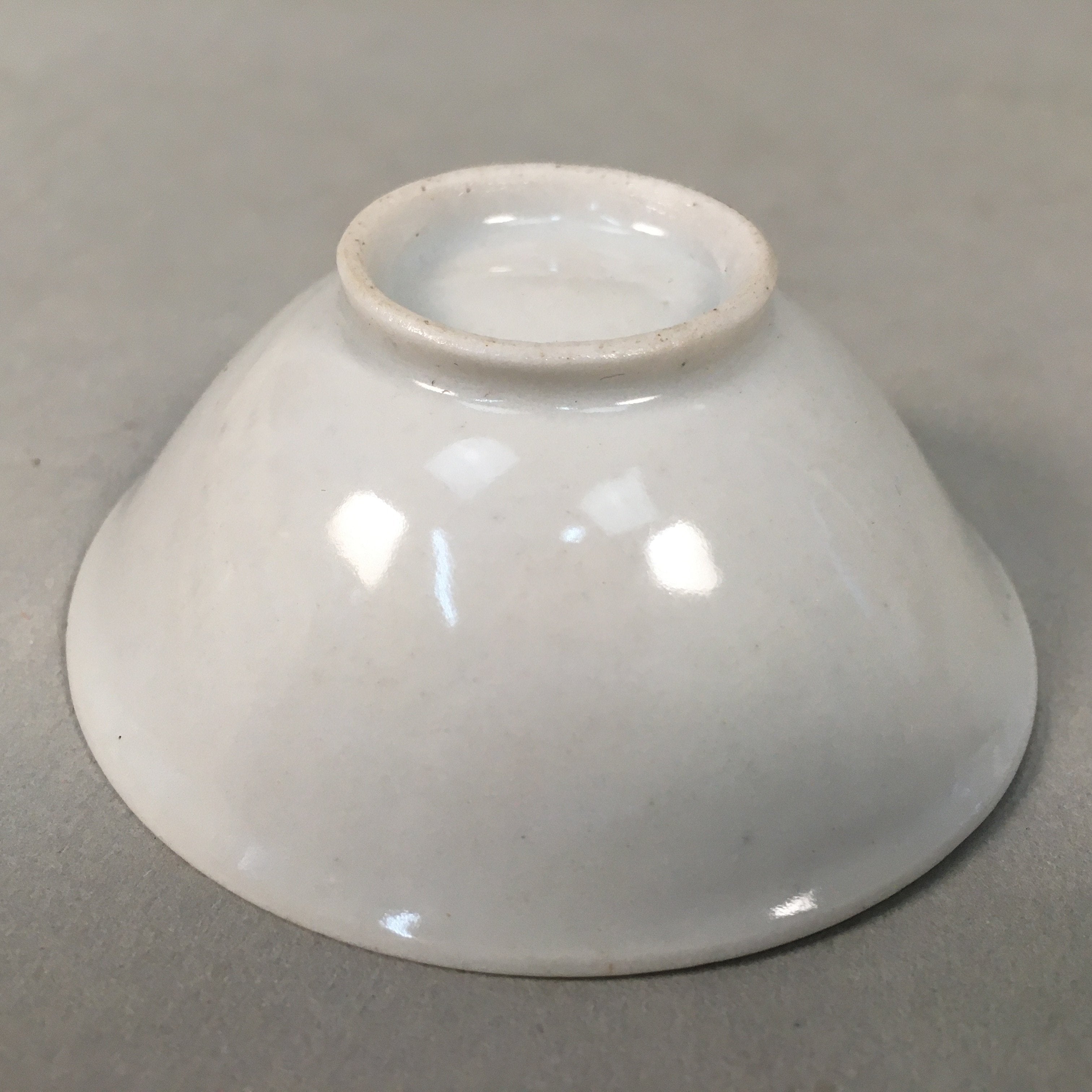 Japanese Porcelain Sake Cup Guinomi Sakazuki Vtg Blue White Sakura GU856