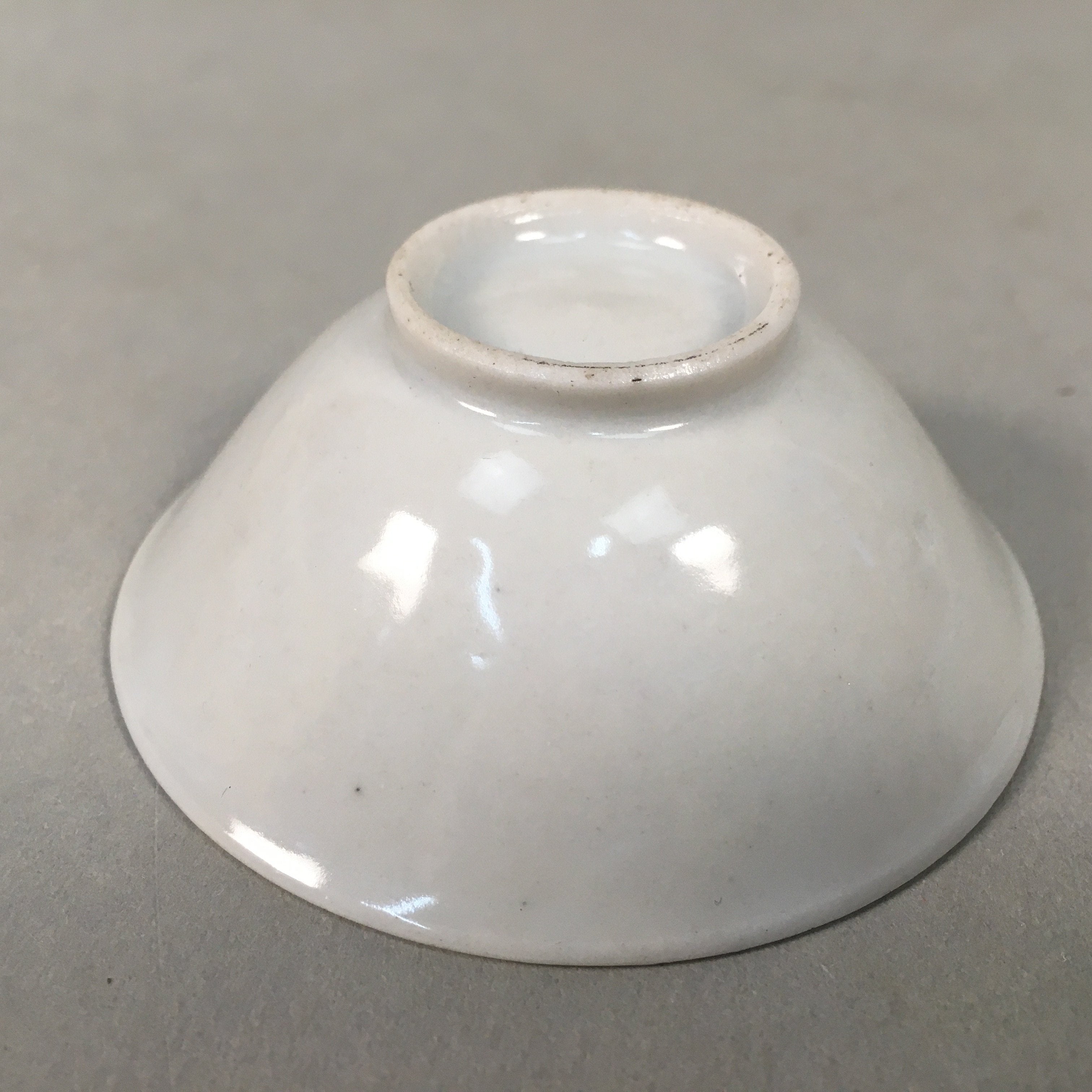 Japanese Porcelain Sake Cup Guinomi Sakazuki Vtg Blue White Sakura GU856