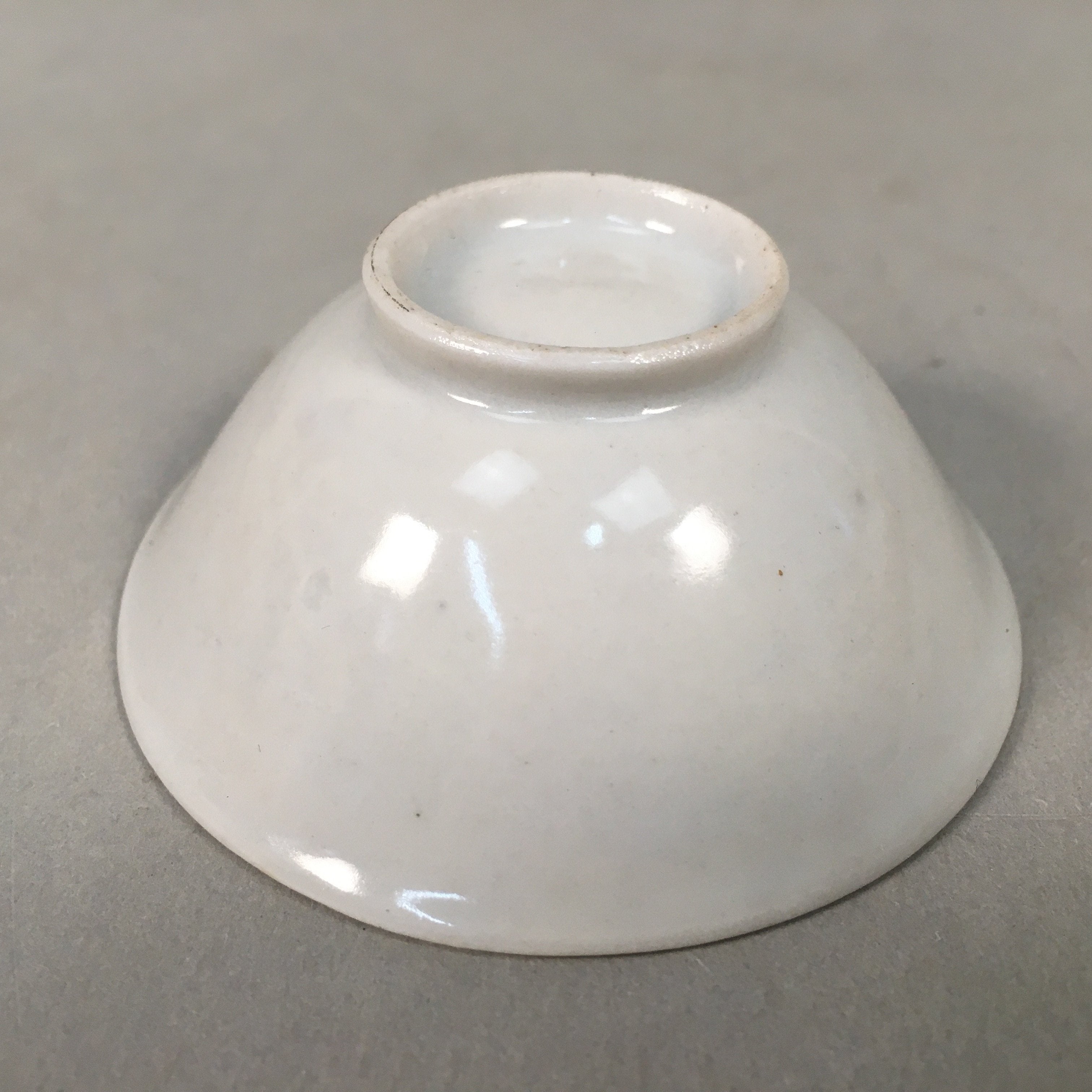 Japanese Porcelain Sake Cup Guinomi Sakazuki Vtg Blue White Sakura GU856
