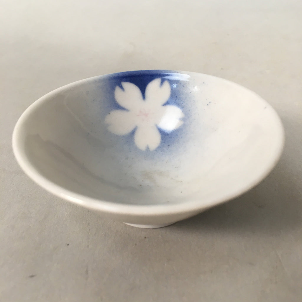 Japanese Porcelain Sake Cup Guinomi Sakazuki Vtg Blue White Sakura GU856