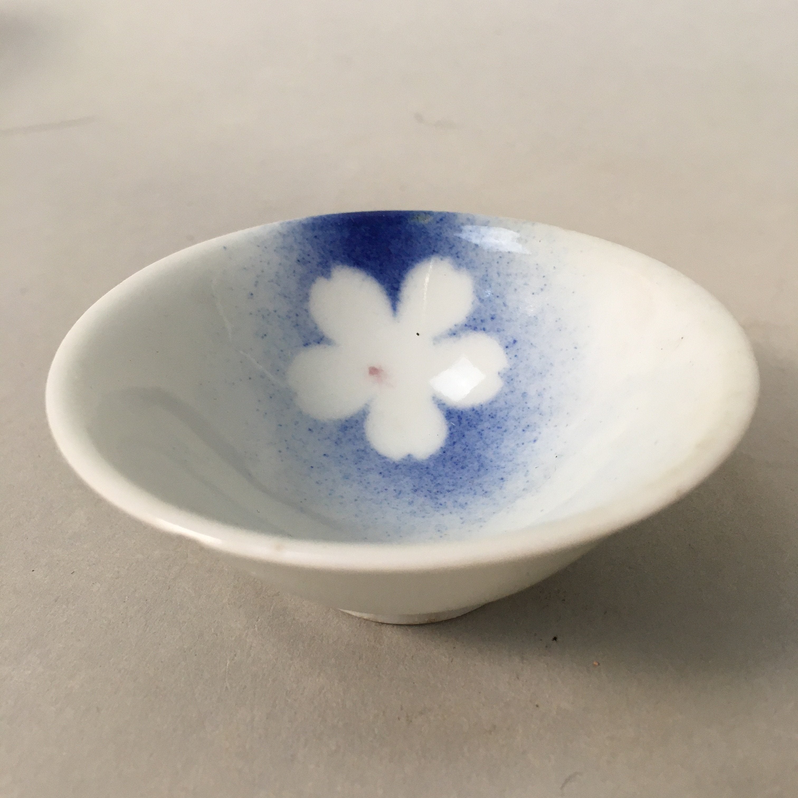 Japanese Porcelain Sake Cup Guinomi Sakazuki Vtg Blue White Sakura GU870